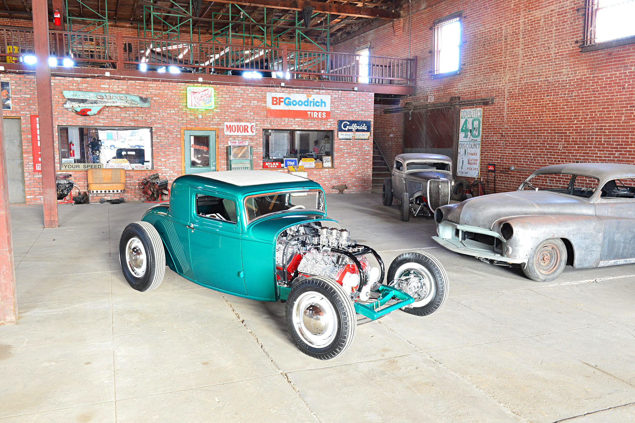 1932 Ford Five Window Coupe Wallpapers