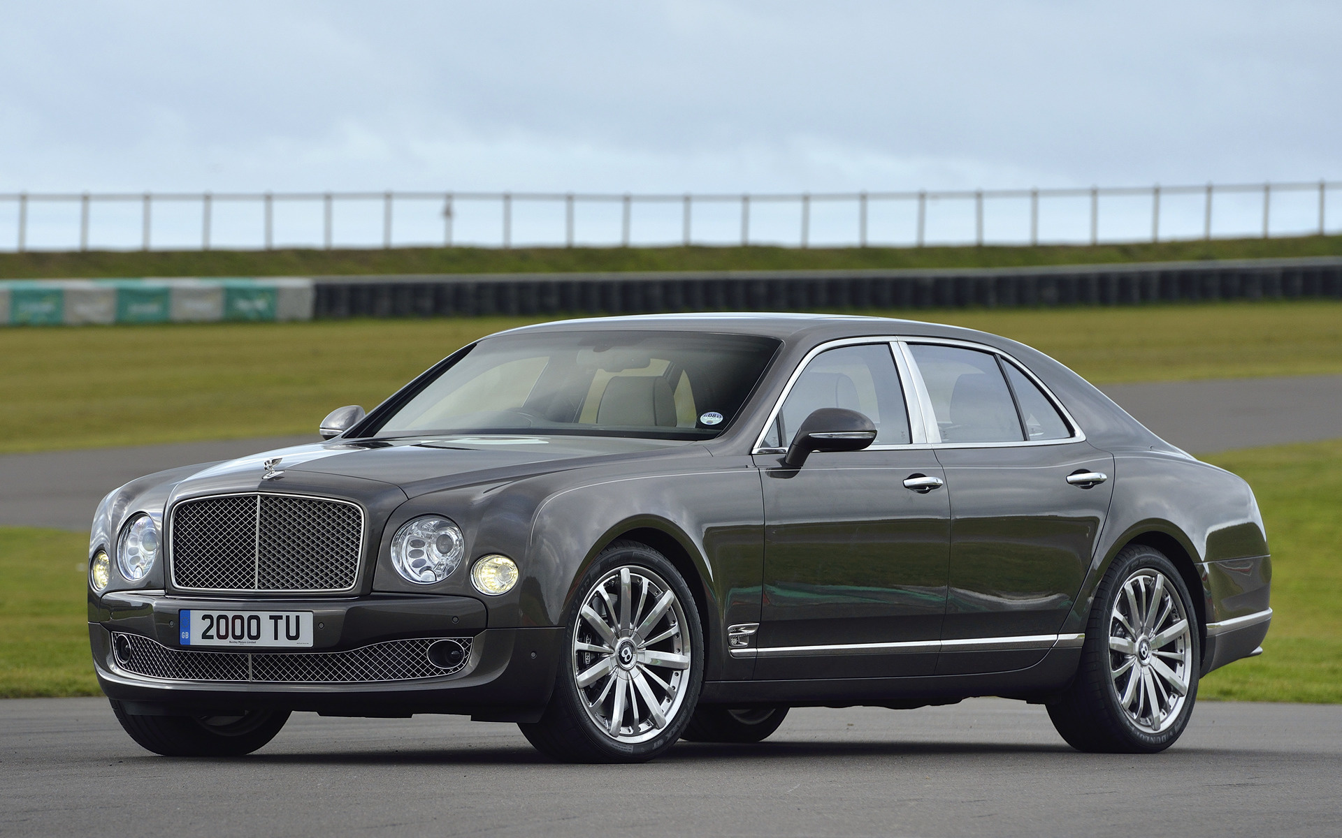 2013 Bentley Mulsanne Wallpapers