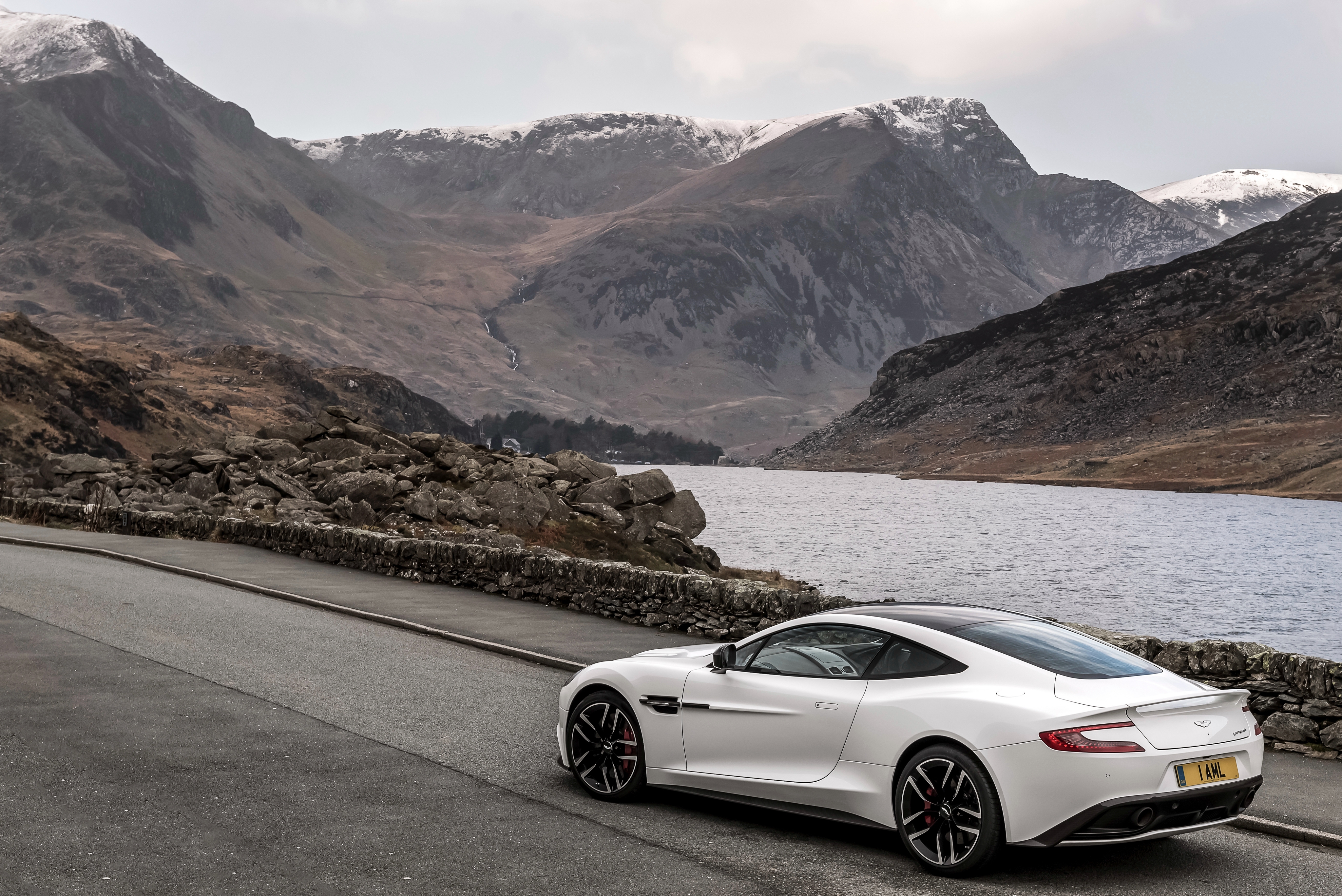 2014 Aston Martin Vanquish Volante Wallpapers