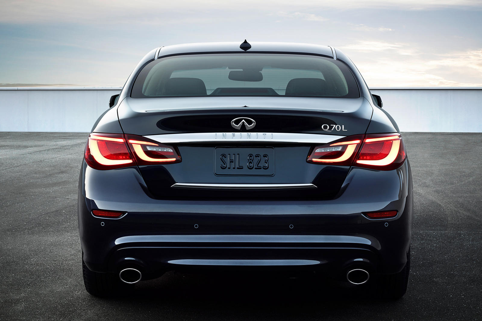 2015 Infiniti Q70 Wallpapers