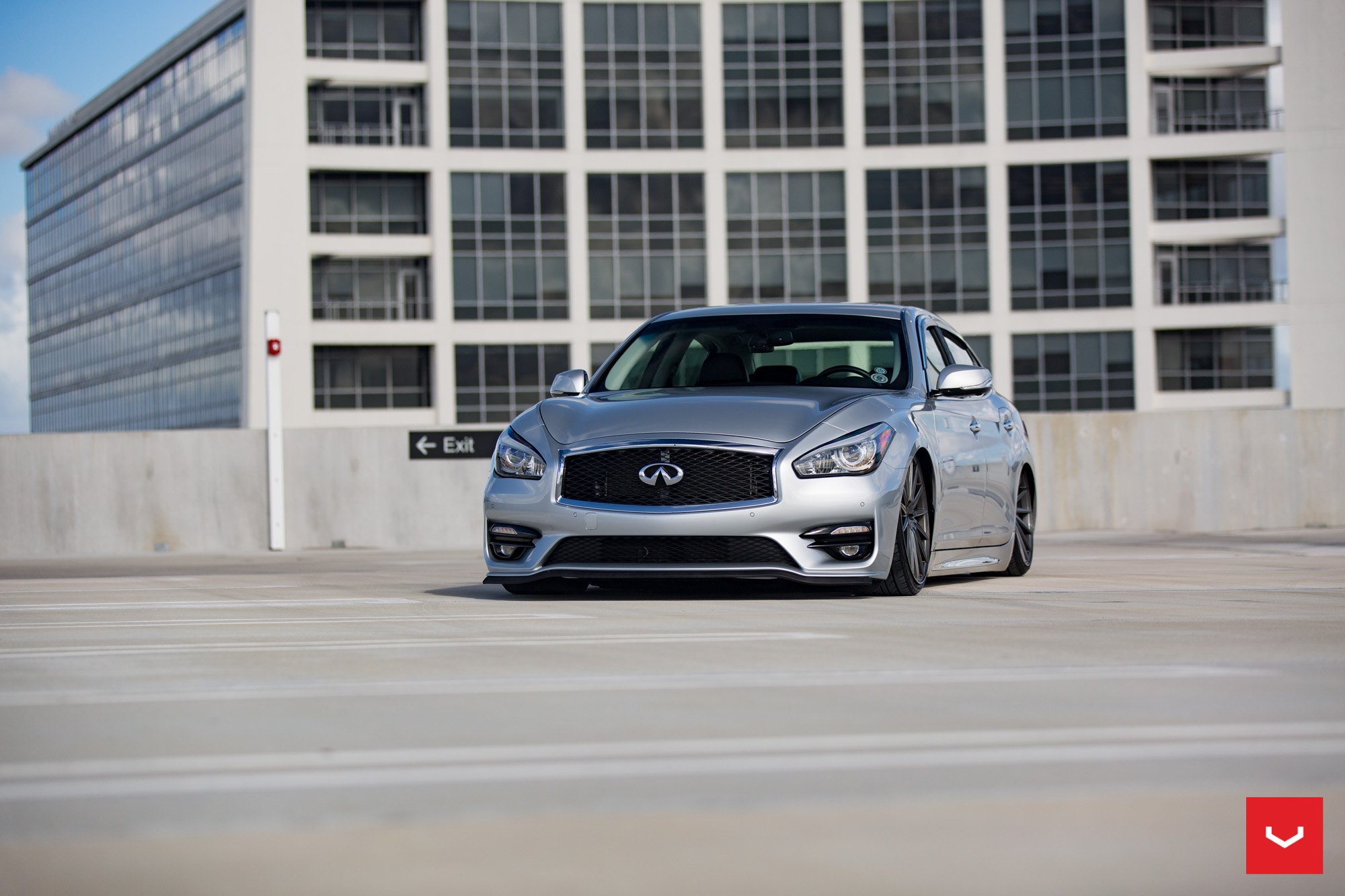 2015 Infiniti Q70 Wallpapers