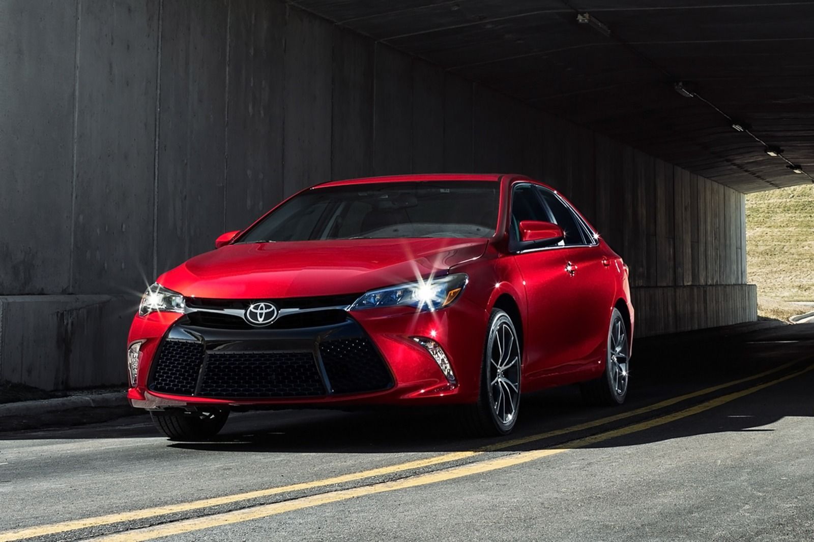 2015 Toyota Camry Wallpapers