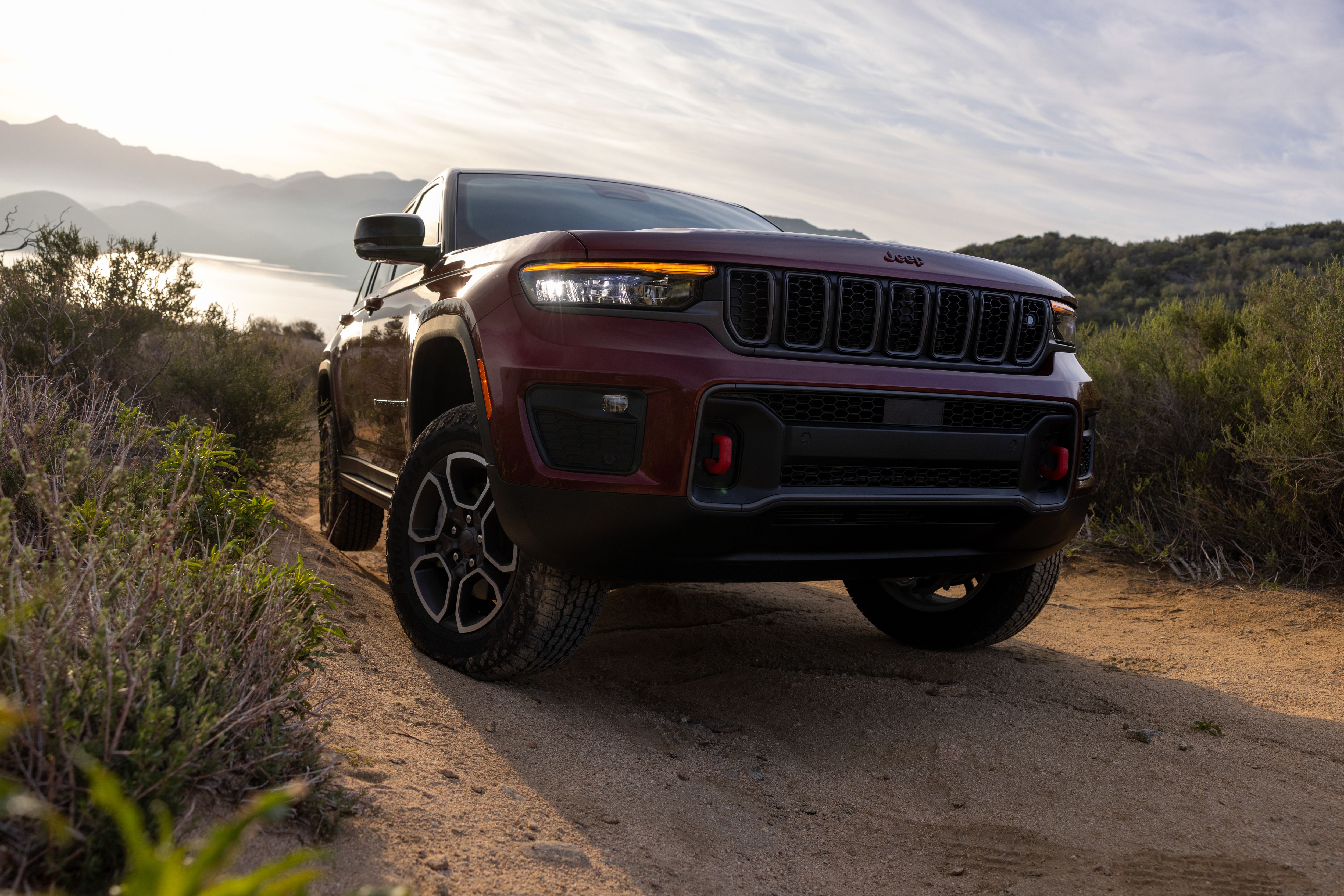 2022 Jeep Grand Cherokee Trailhawk Wallpapers