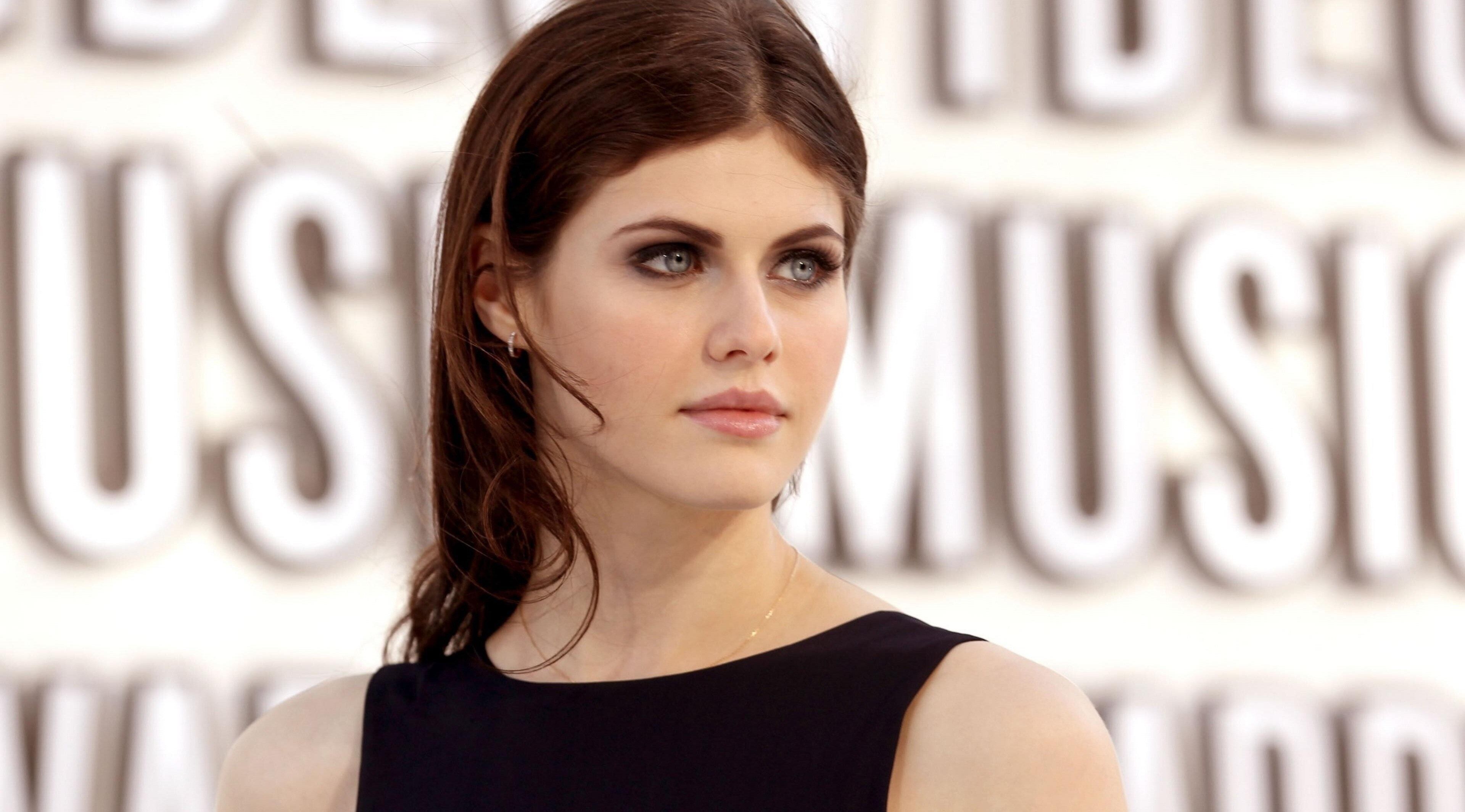 4K Alexandra Daddario Wallpapers