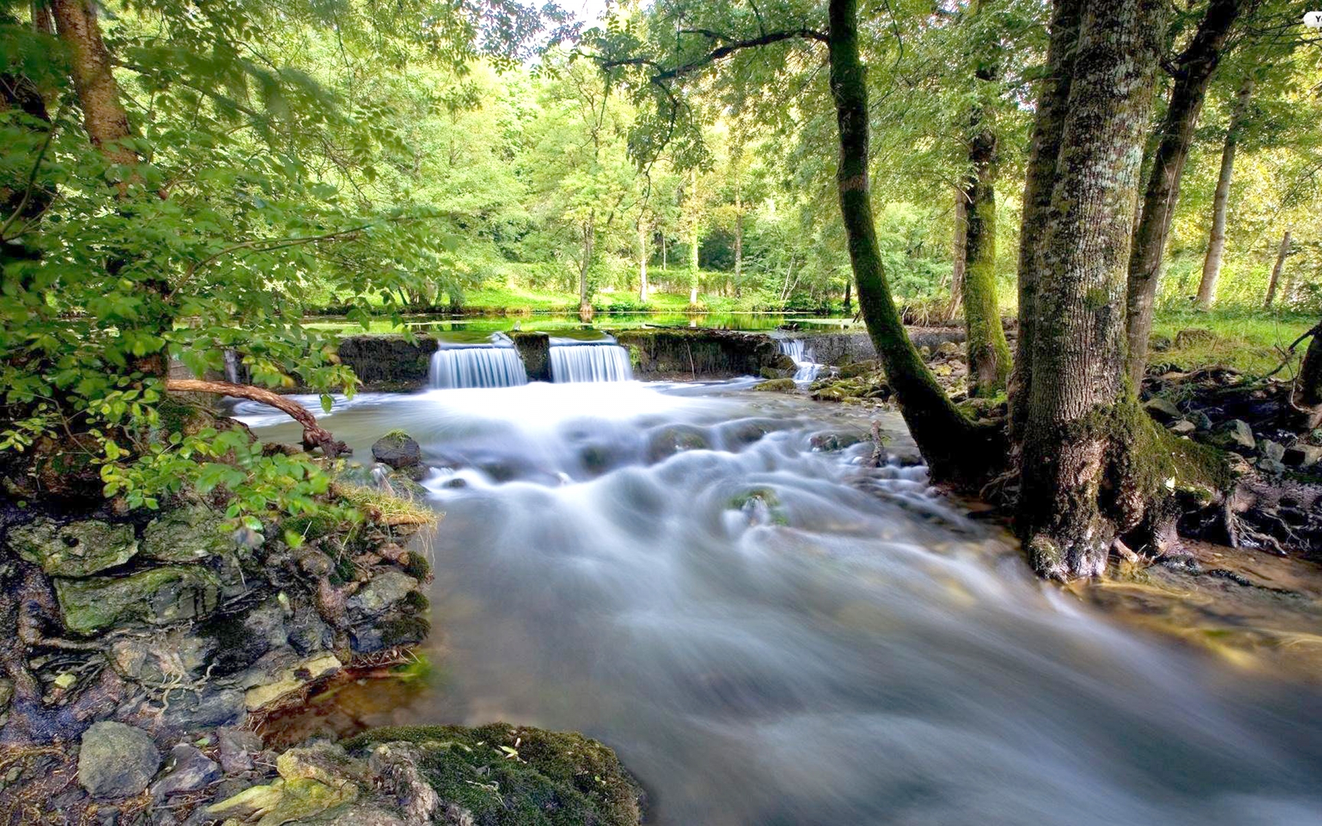 A River Flow Wallpapers