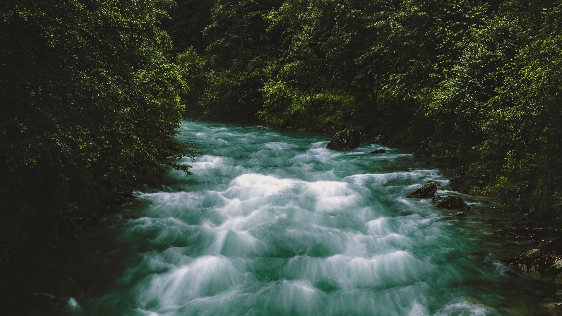 A River Flow Wallpapers