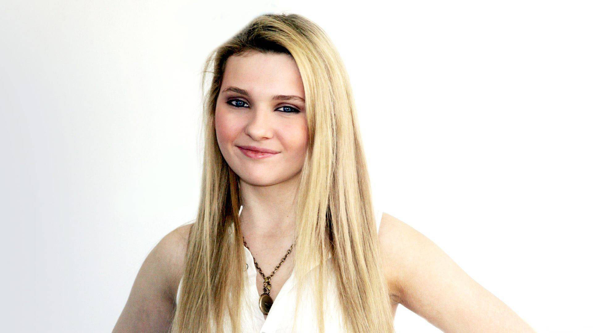 Abigail Breslin Wallpapers