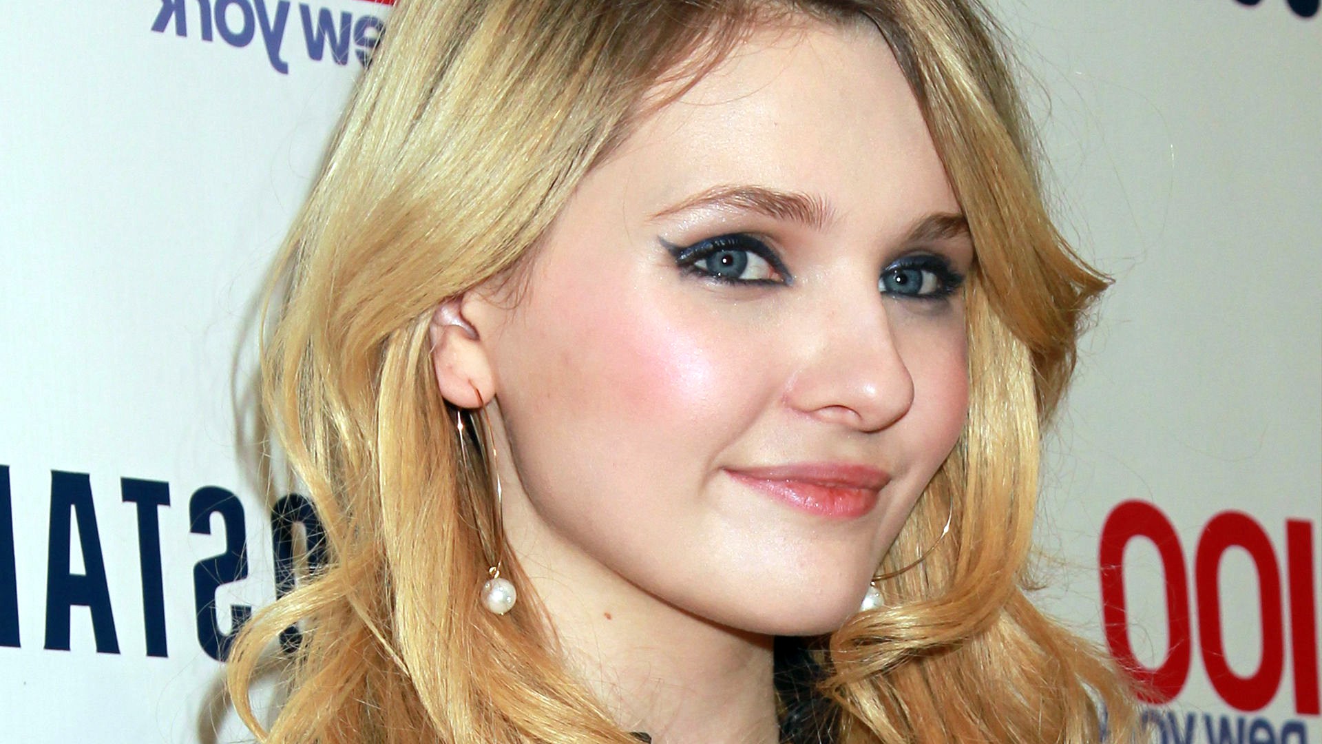 Abigail Breslin Wallpapers