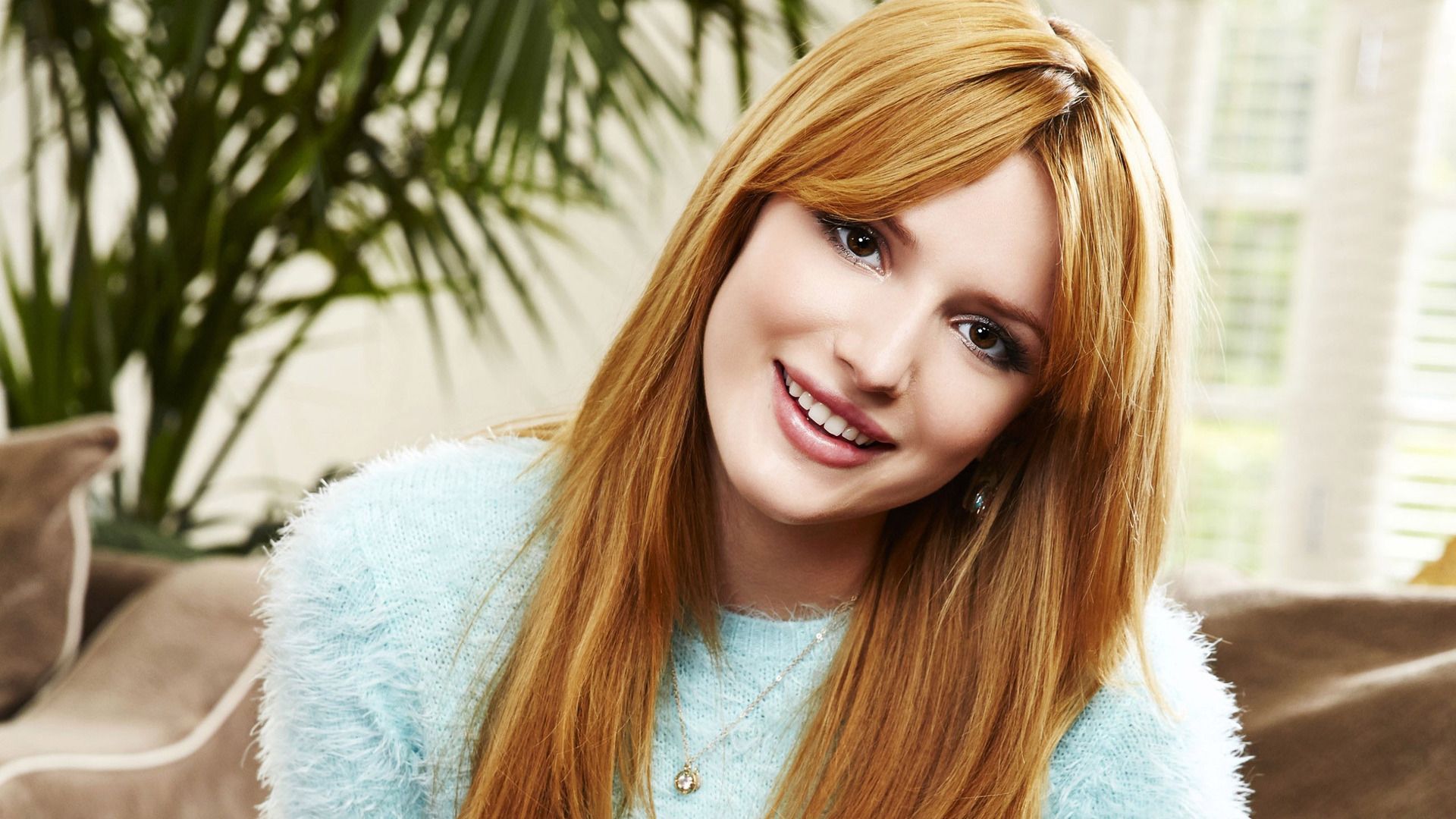 Actress Bella Thorne Beautiful Face Wallpapers