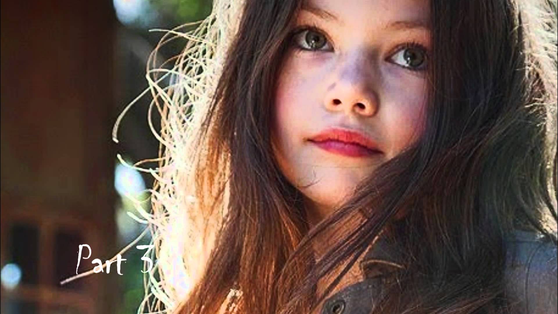 Actress Mackenzie Foy Beautiful Photoshoot Wallpapers