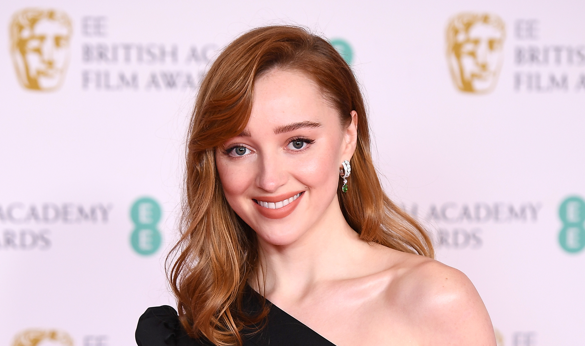 Actress Phoebe Dynevor 2021 Wallpapers