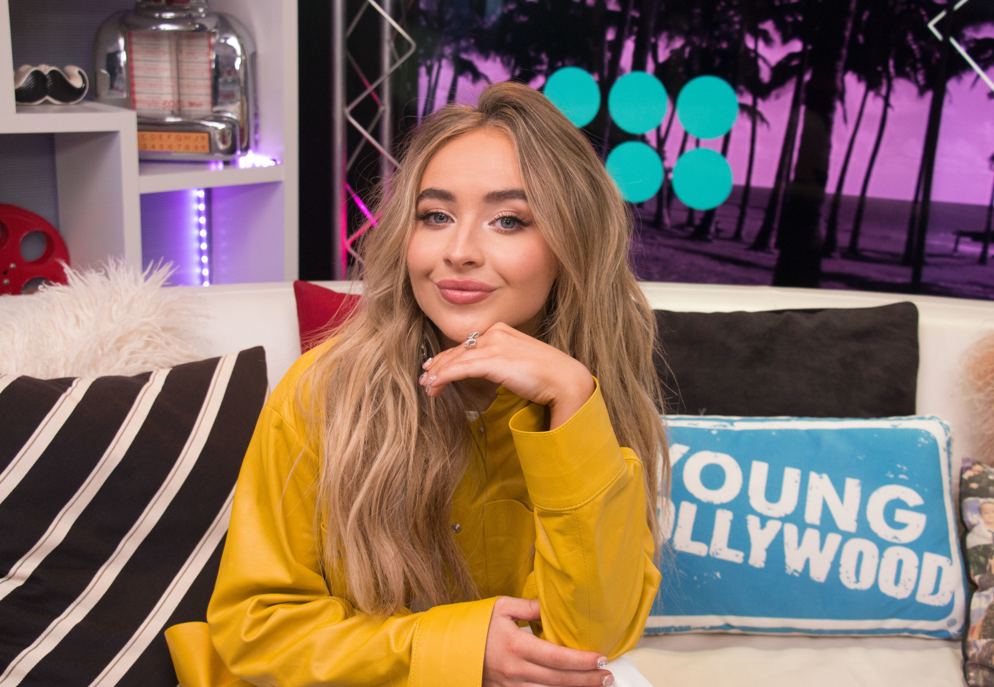 Actress Sabrina Carpenter 2020 Wallpapers