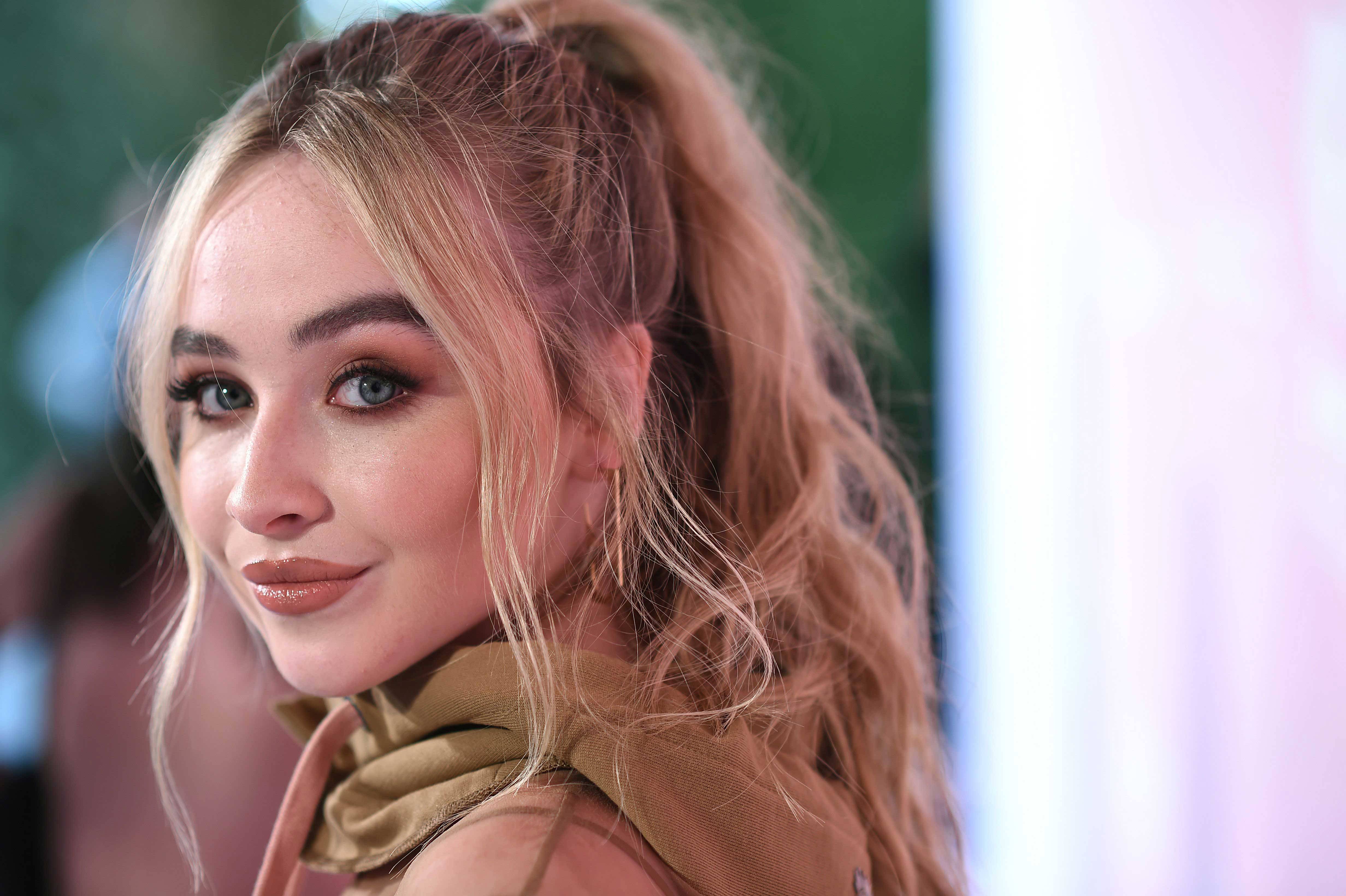 Actress Sabrina Carpenter 2020 Wallpapers