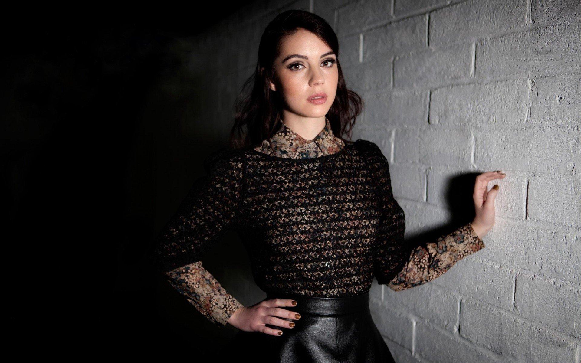 Adelaide Kane Australian Actress Wallpapers