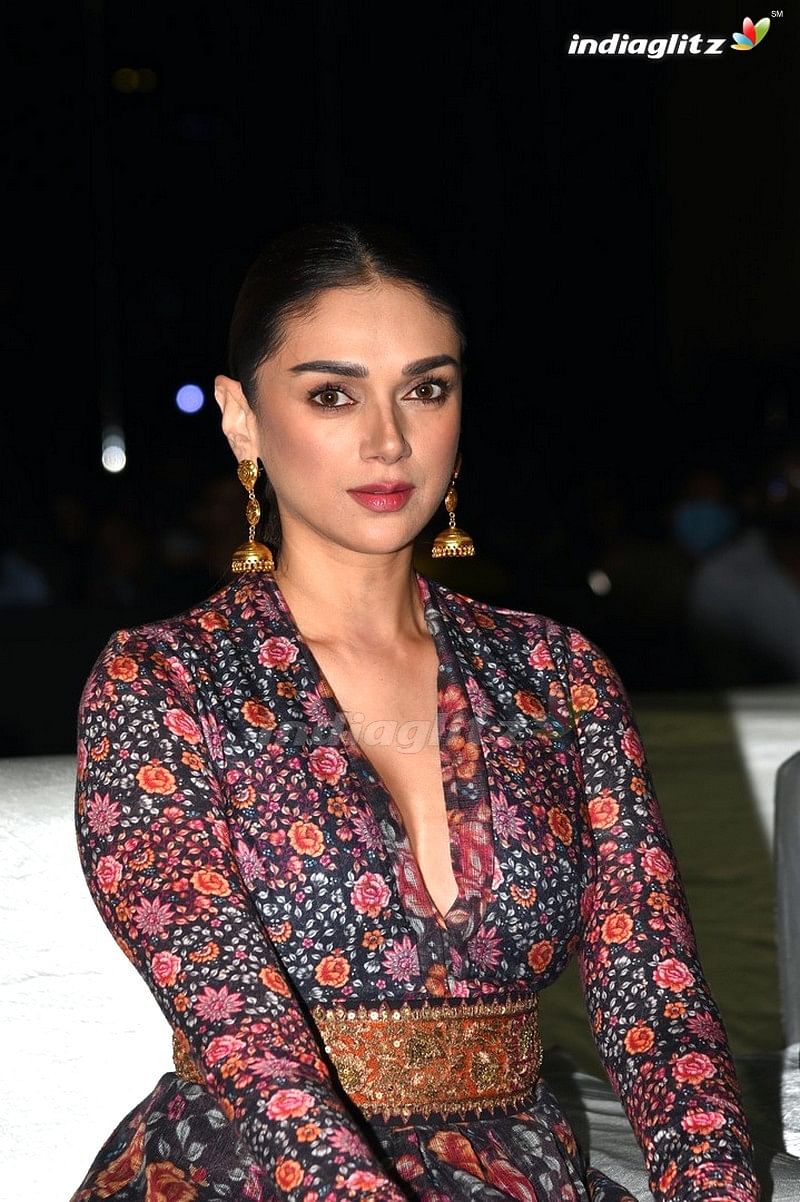 Aditi Rao Hydari Wallpapers