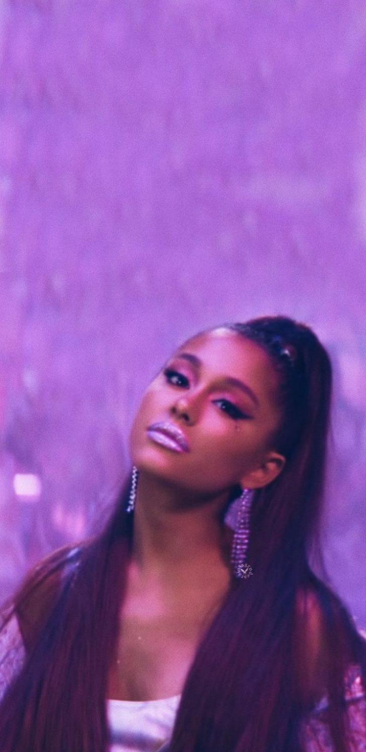 Aesthetic Ariana Grande Wallpapers