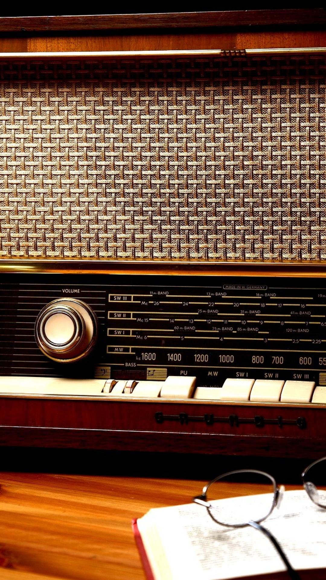 Aesthetic Vintage Radio Wallpapers