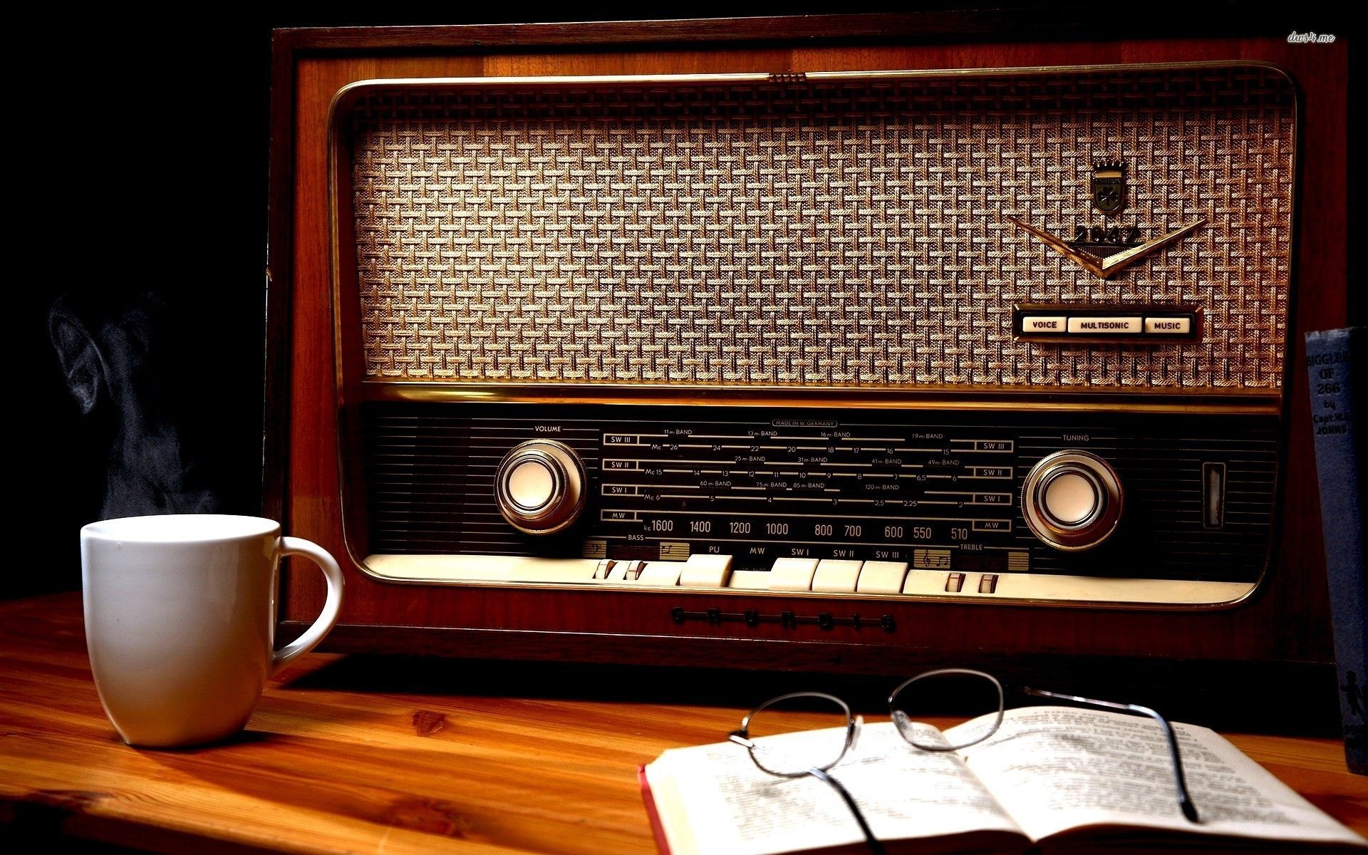 Aesthetic Vintage Radio Wallpapers