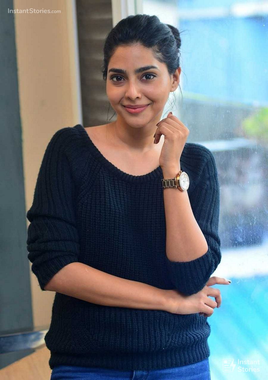 Aishwarya Lekshmi Hot Wallpapers