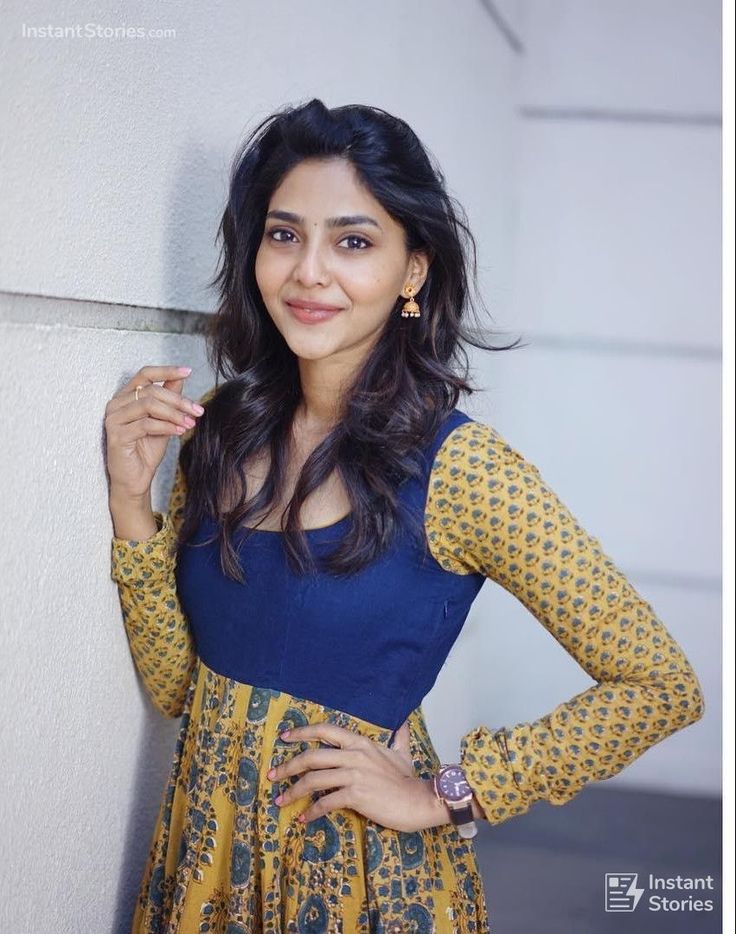 Aishwarya Lekshmi Hot Wallpapers