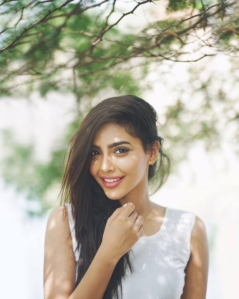 Aishwarya Lekshmi Hot Wallpapers