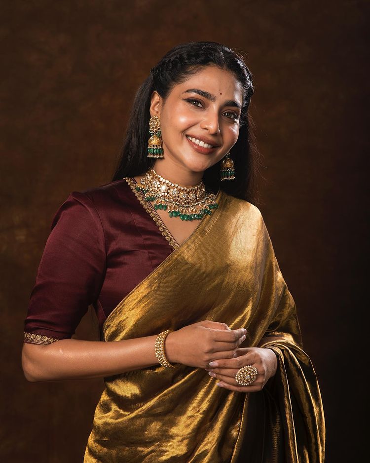 Aishwarya Lekshmi Wallpapers