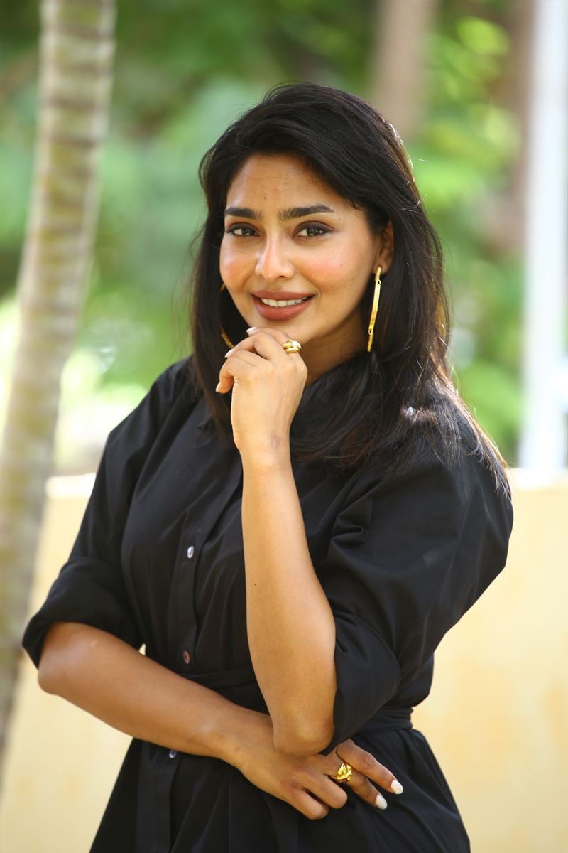 Aishwarya Lekshmi Wallpapers