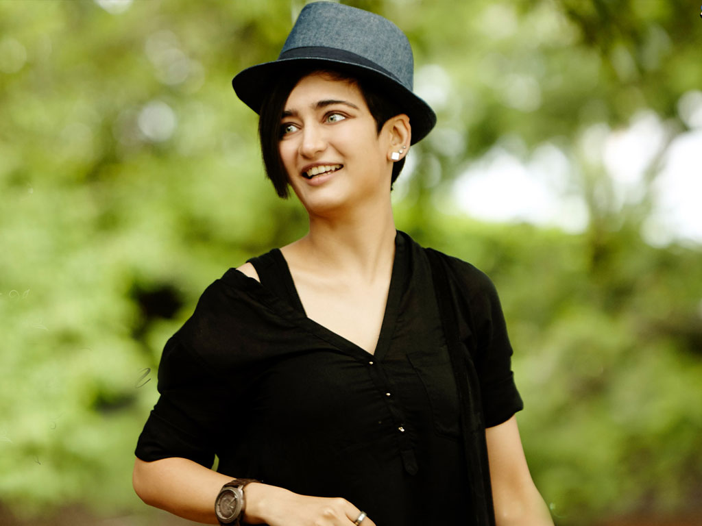 Akshara Haasan Wallpapers