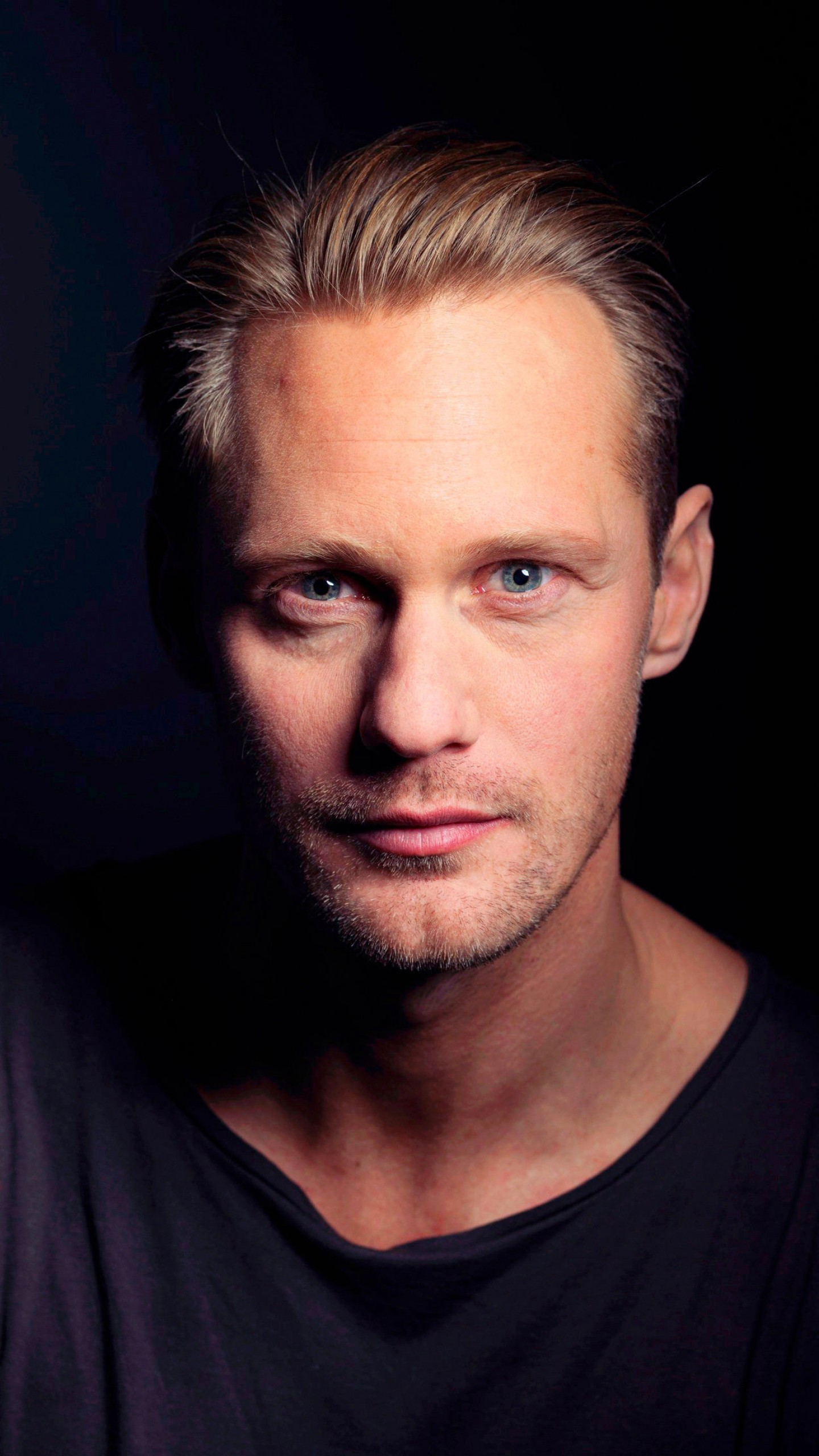 Alexander Skarsg?rd Wallpapers