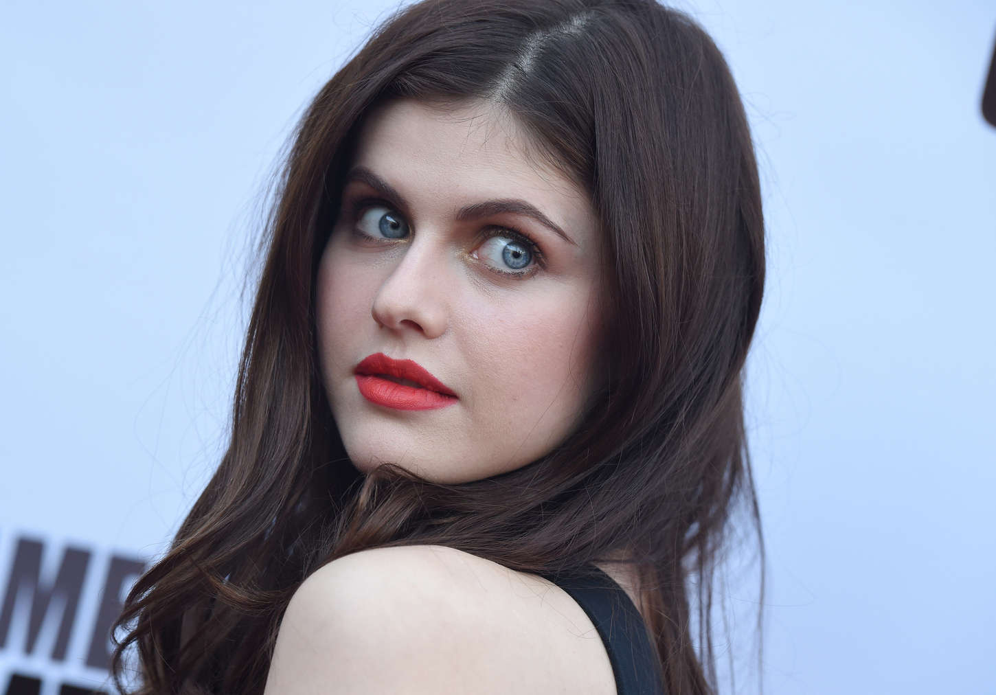 Alexandra Daddario AOL 2018 Portrait Wallpapers