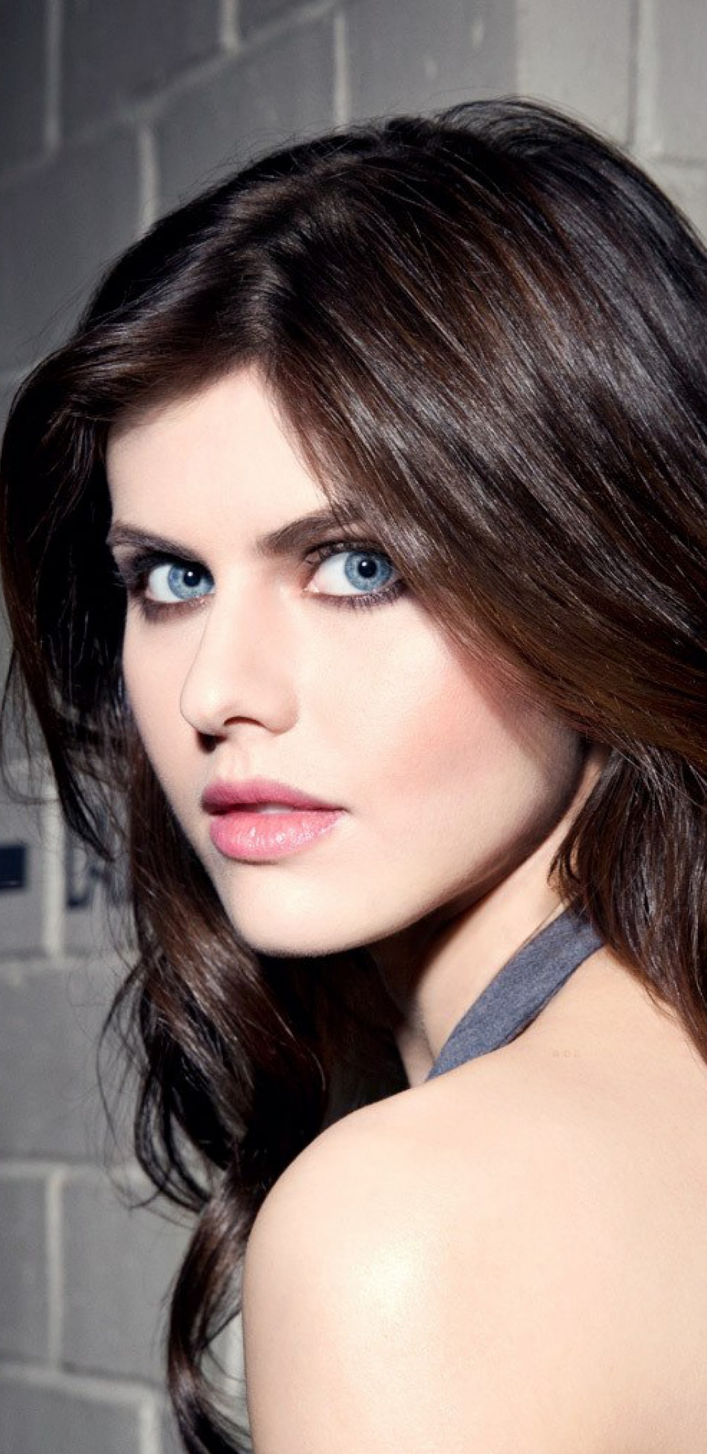 Alexandra Daddario AOL 2018 Portrait Wallpapers