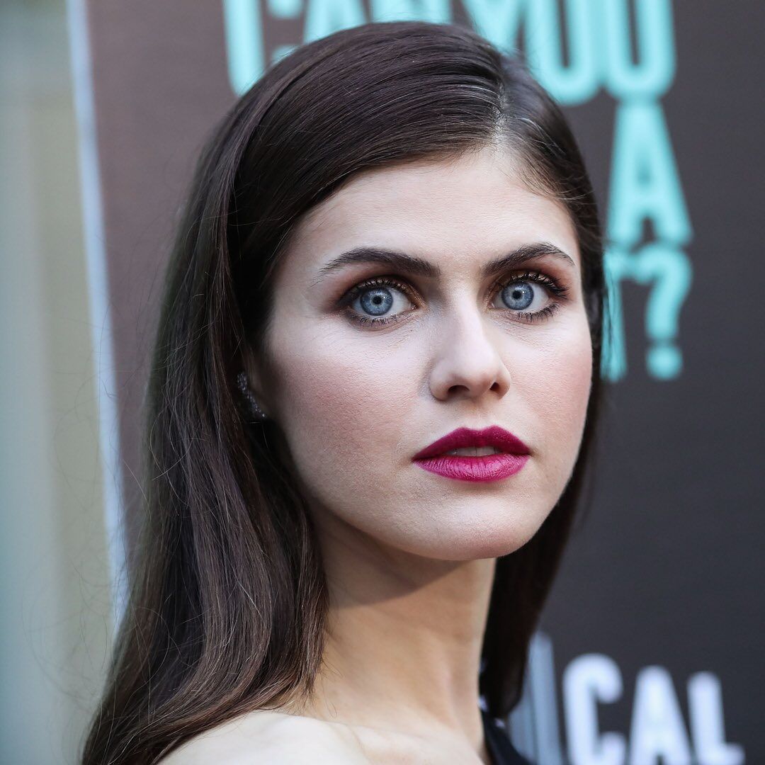 Alexandra Daddario Face Close Up Wallpapers