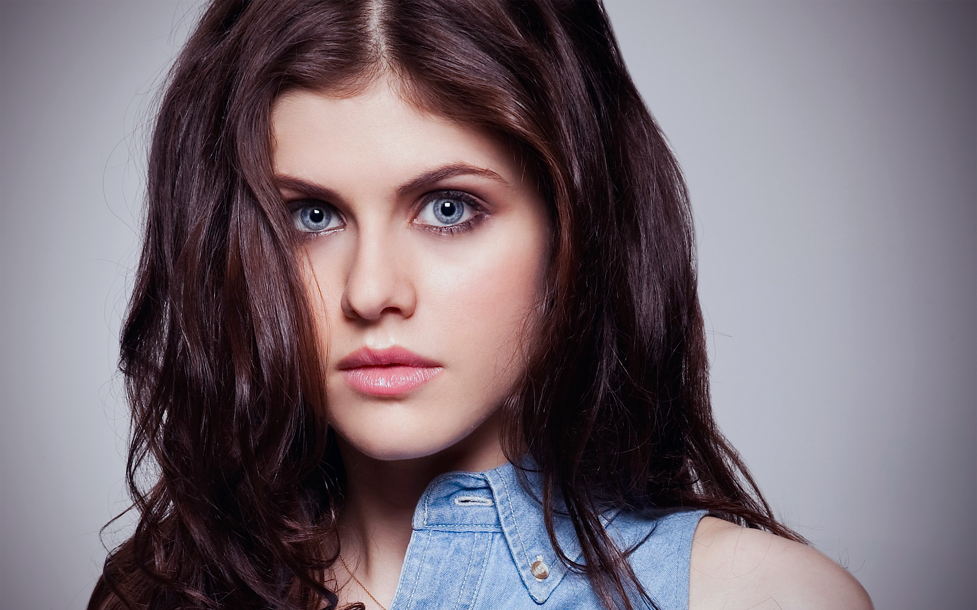 Alexandra Daddario In Car Photoshoot Wallpapers