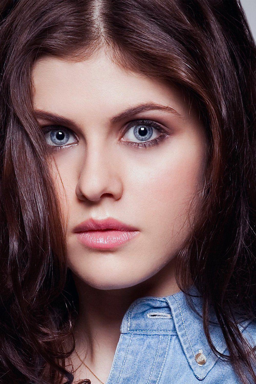 Alexandra Daddario In Car Photoshoot Wallpapers