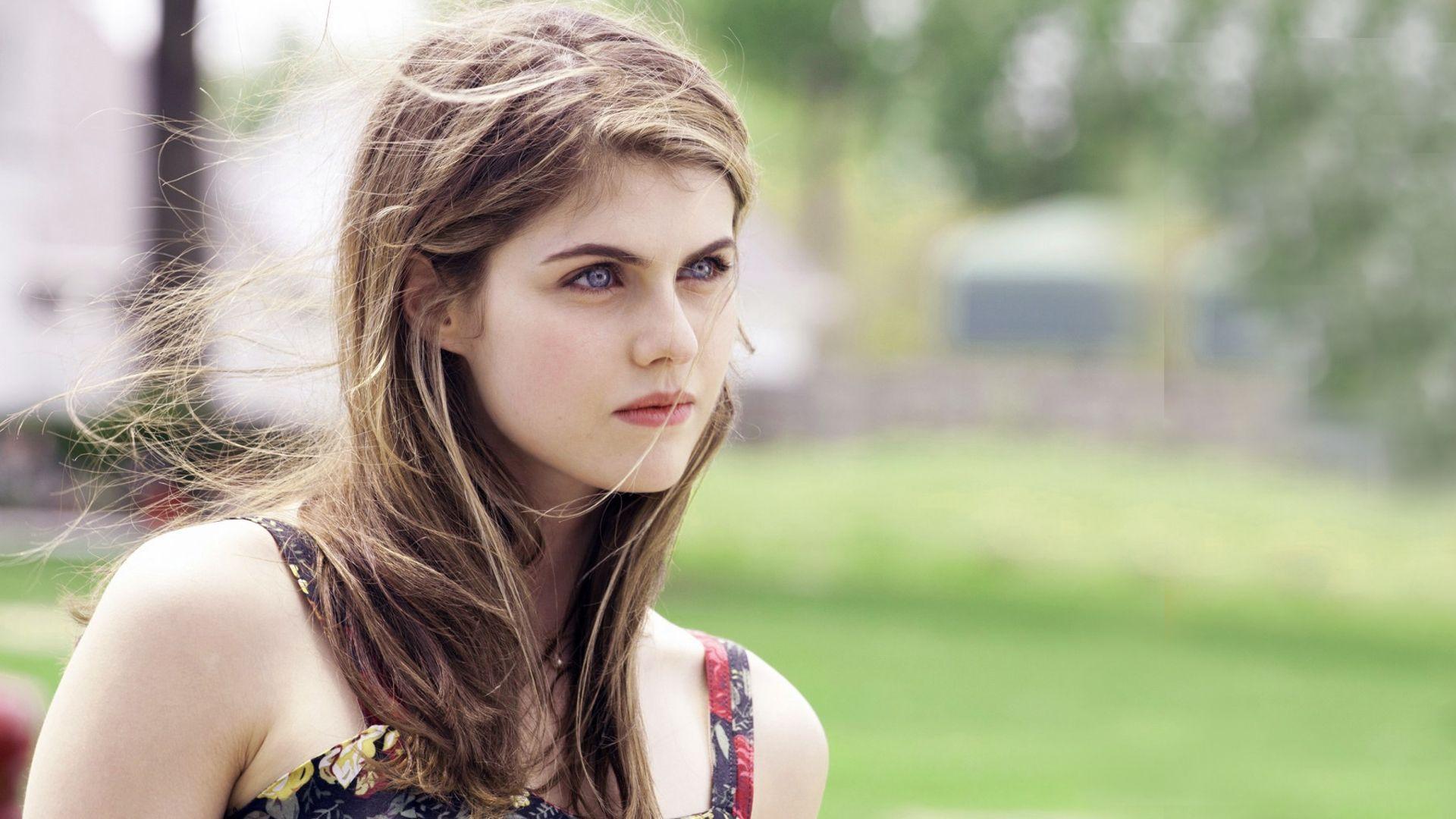 Alexandra Daddario In Car Wallpapers