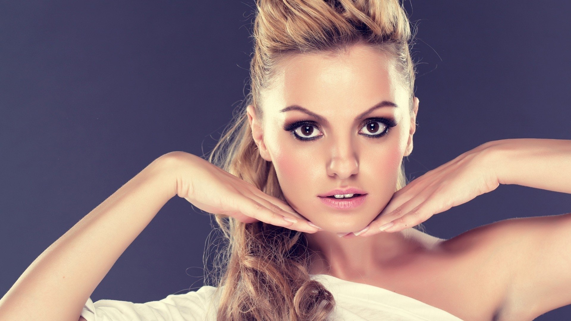 Alexandra Stan Wallpapers