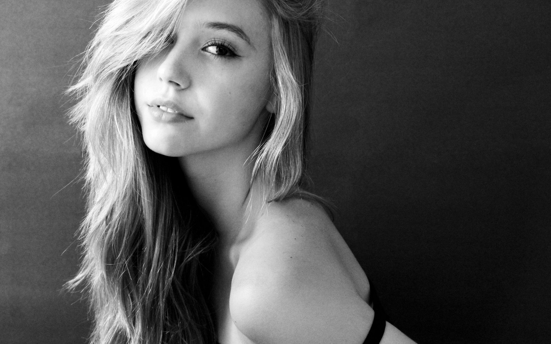 Alexis Ren Wallpapers