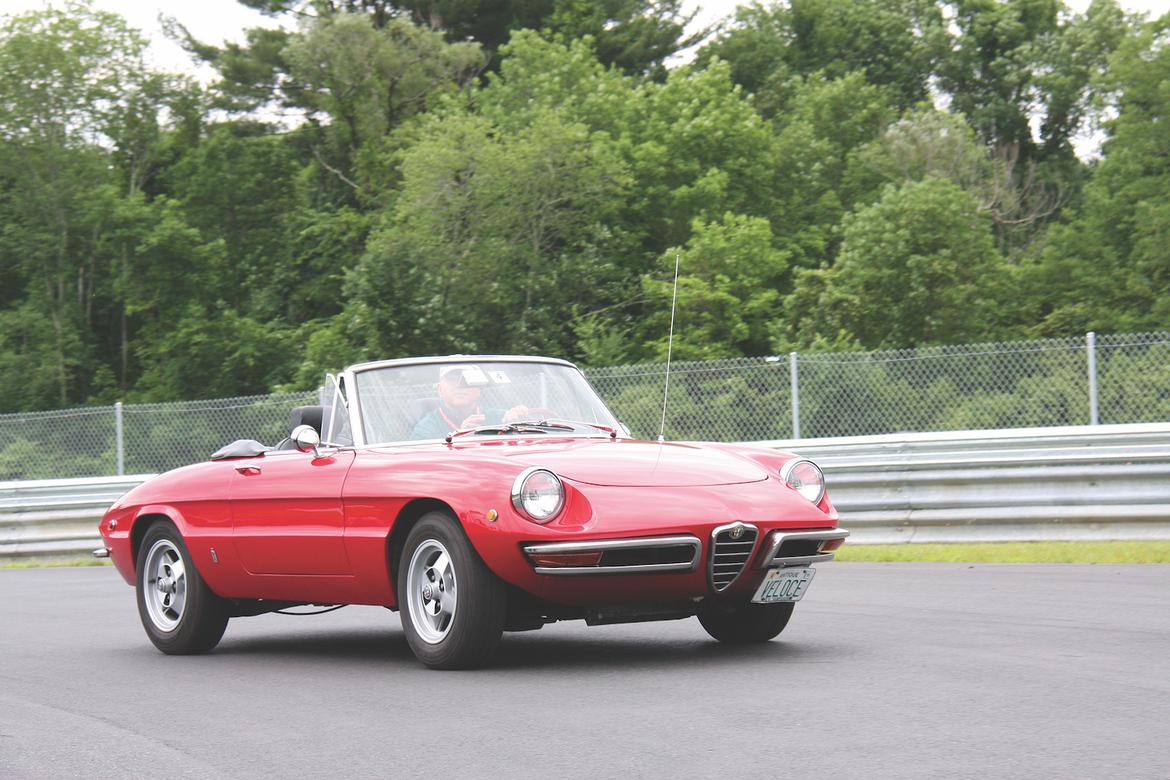 Alfa Romeo 1750 Spider Veloce Wallpapers