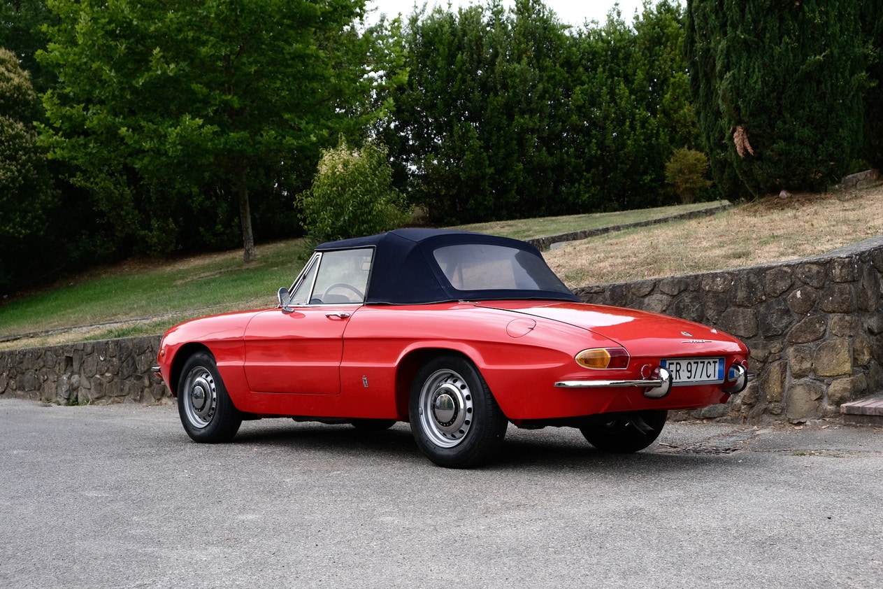 Alfa Romeo 1750 Spider Veloce Wallpapers