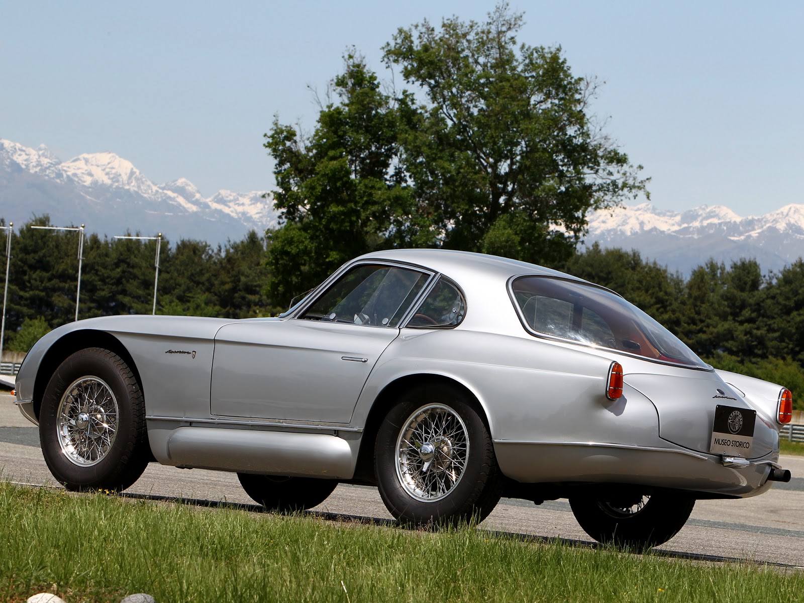 Alfa Romeo 2000 Sportiva Wallpapers