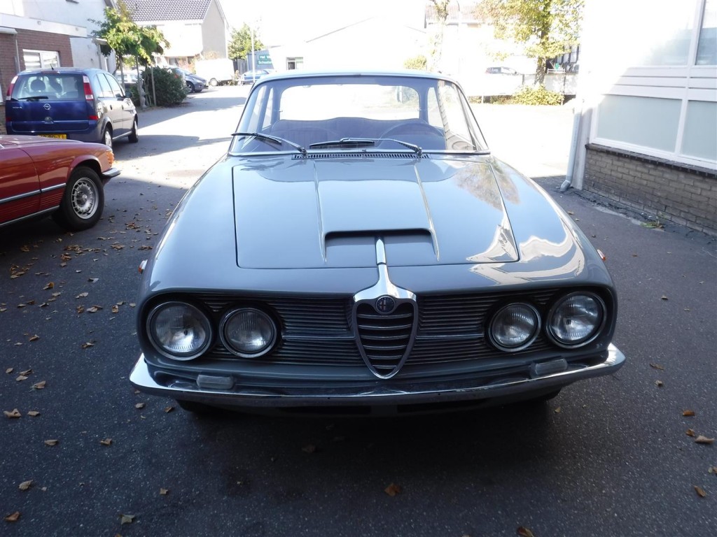 Alfa Romeo 2600 Sprint Wallpapers