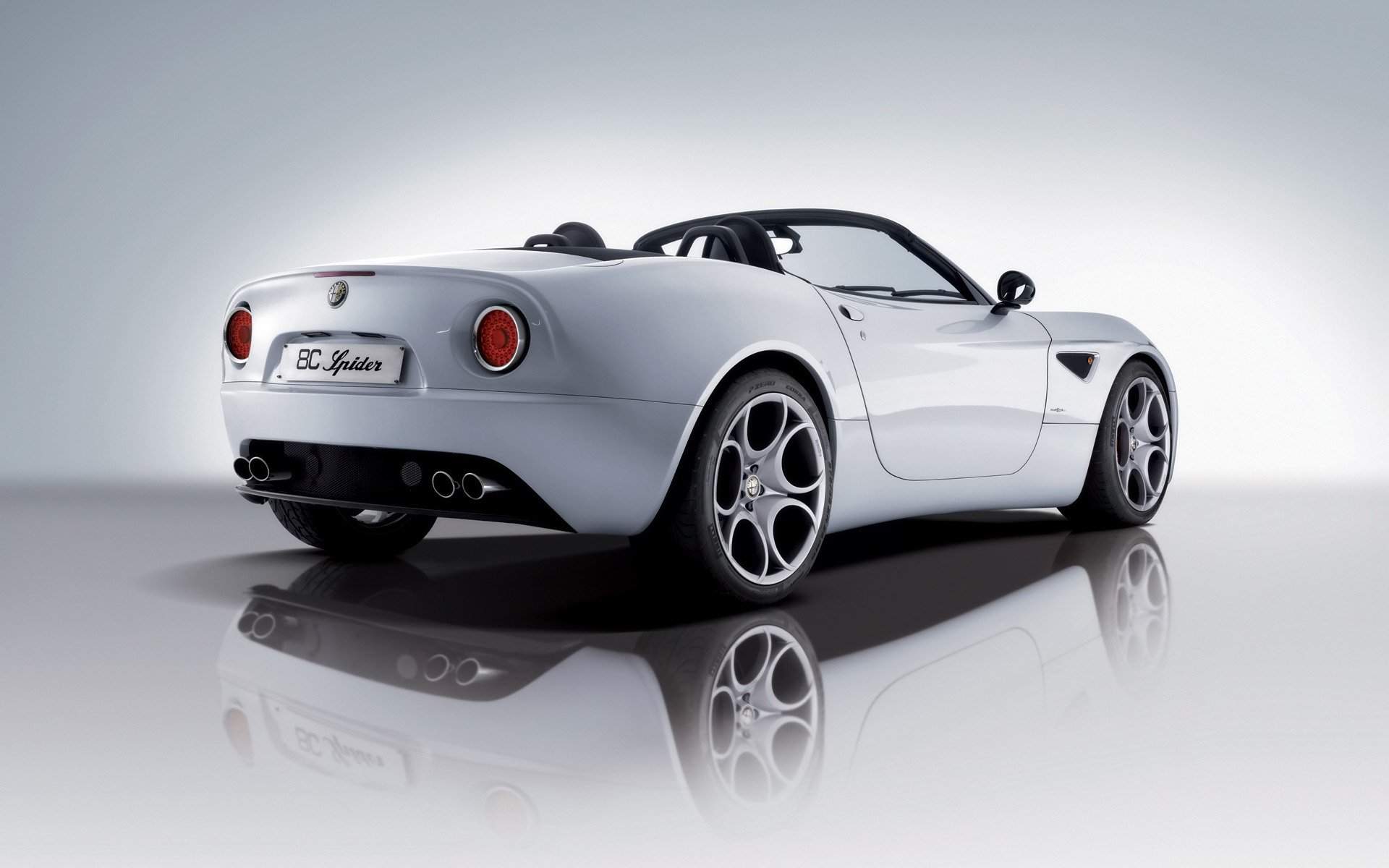 Alfa Romeo 8C Spider Wallpapers