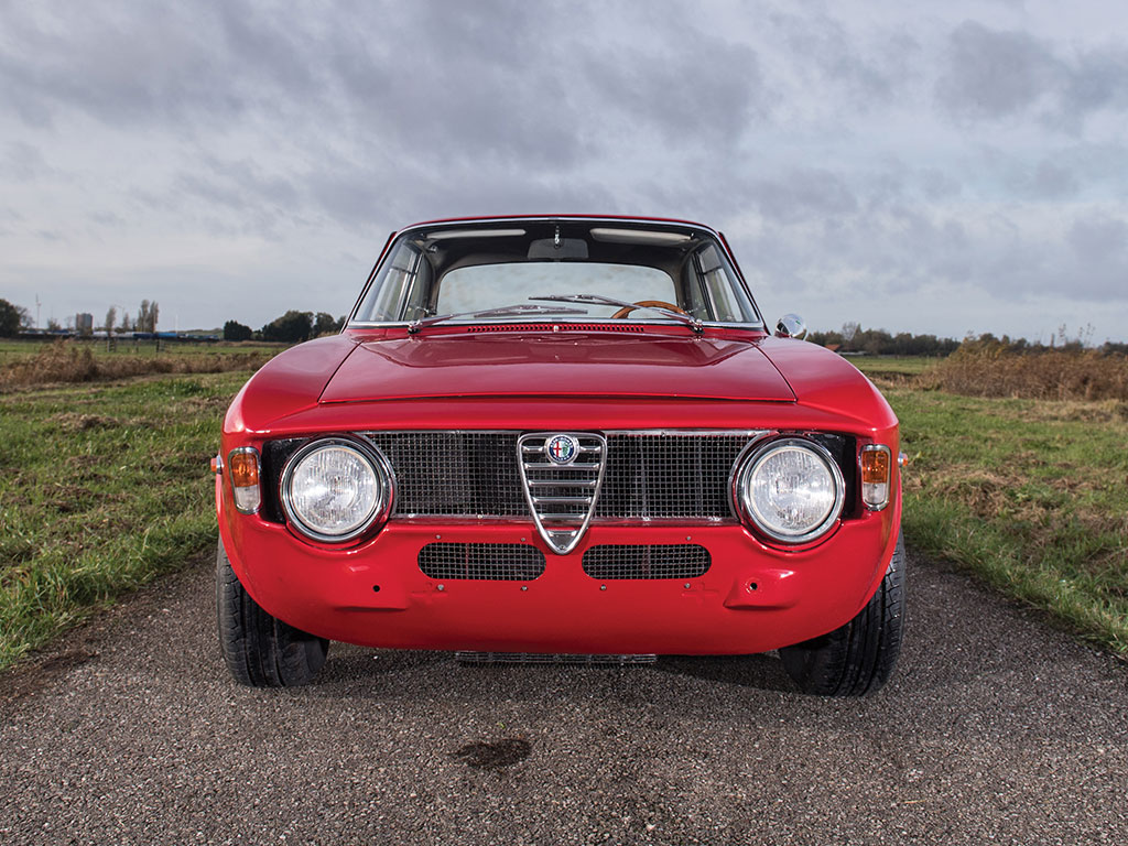 Alfa Romeo Giulia Sprint Gt Wallpapers