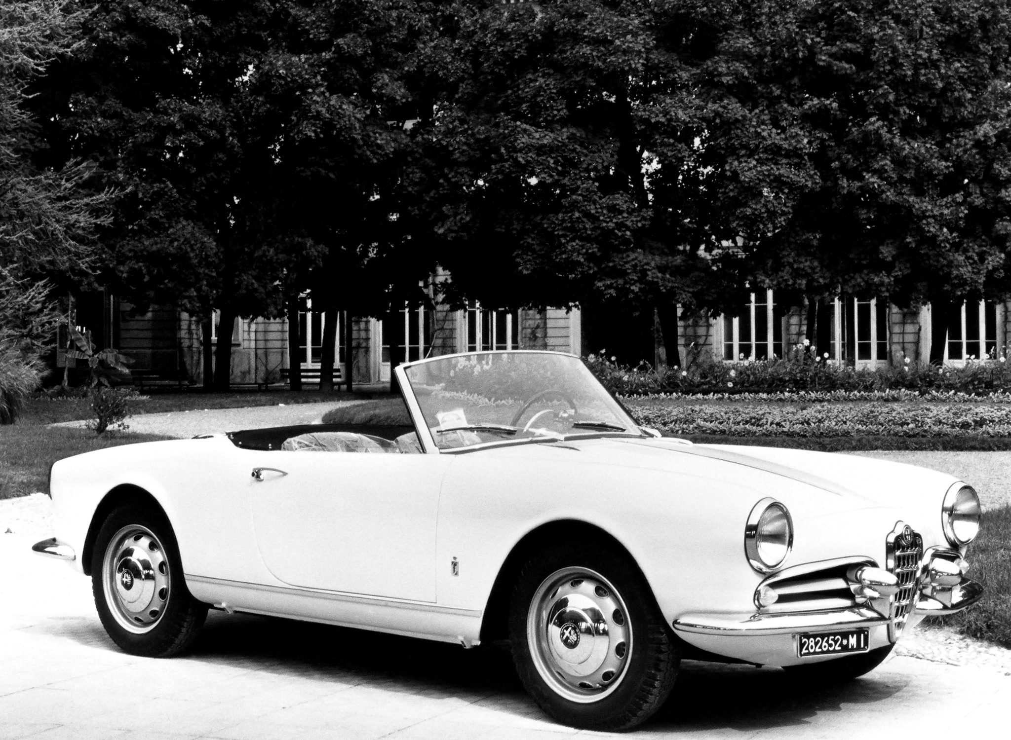 Alfa Romeo Giulietta Spider Wallpapers