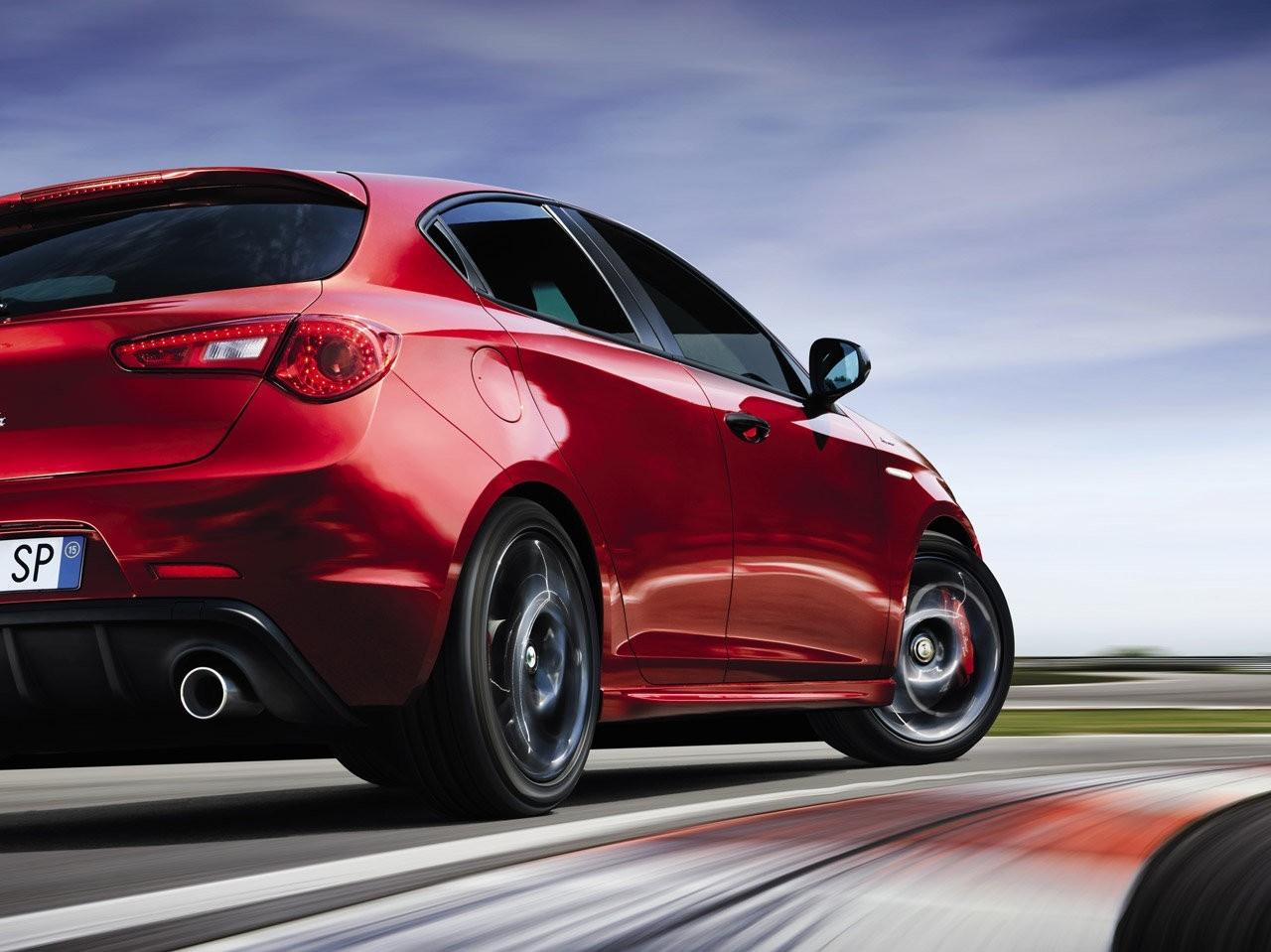 Alfa Romeo Giulietta Sprint Wallpapers