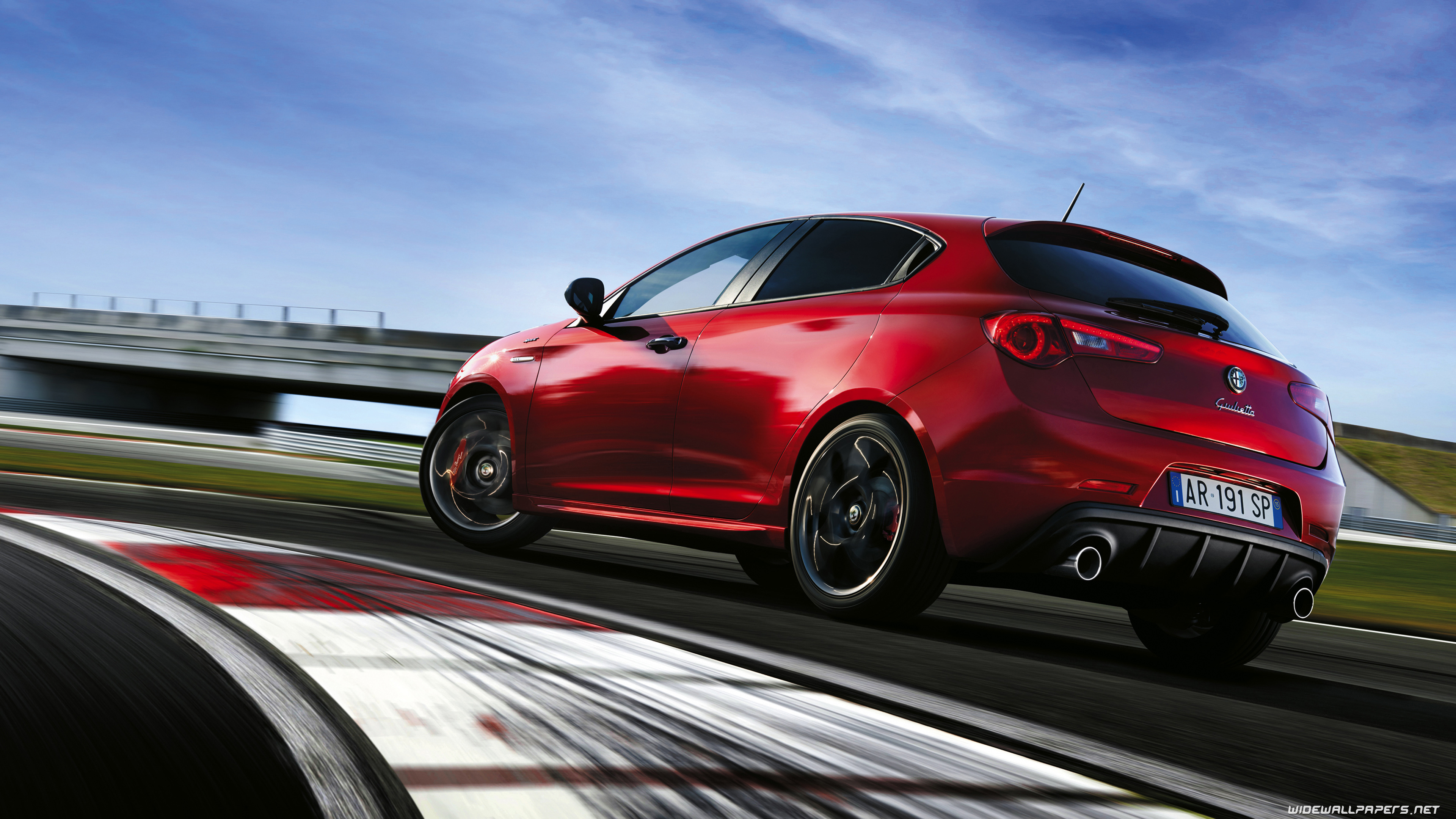 Alfa Romeo Giulietta Sprint Wallpapers