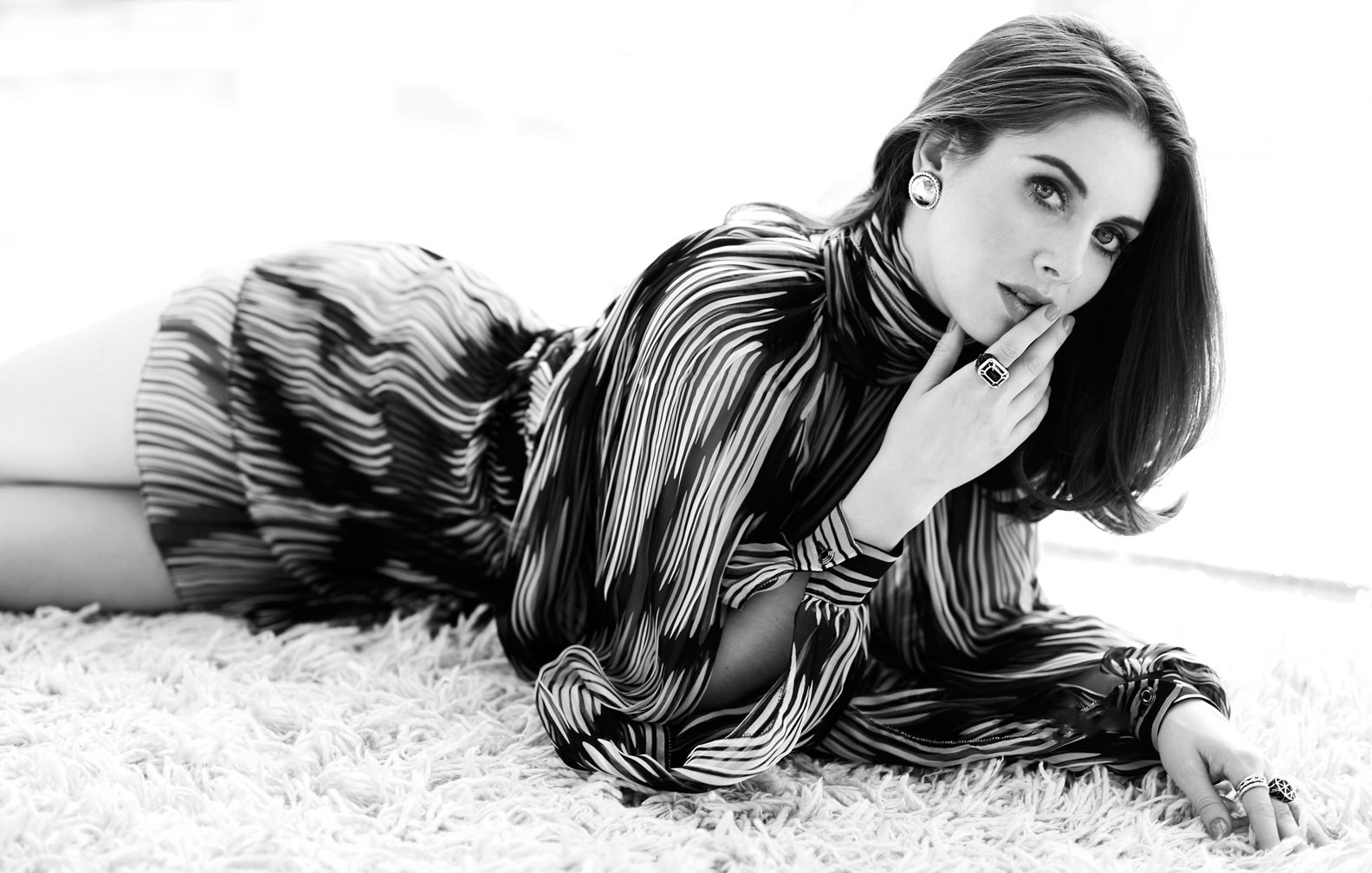 Alison Brie Black and White Photo shoot Wallpapers