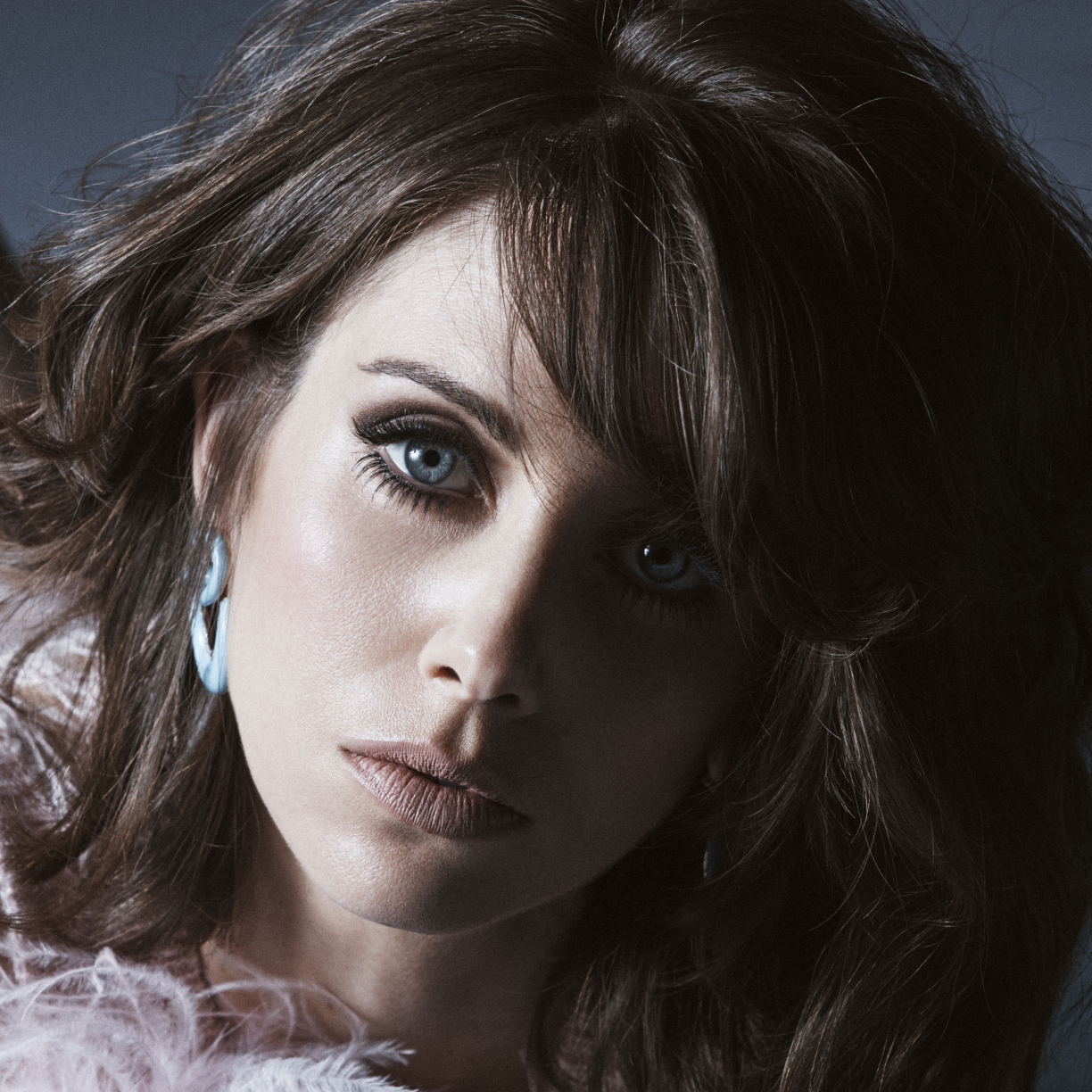 Alison Brie Blue Eyes Wallpapers