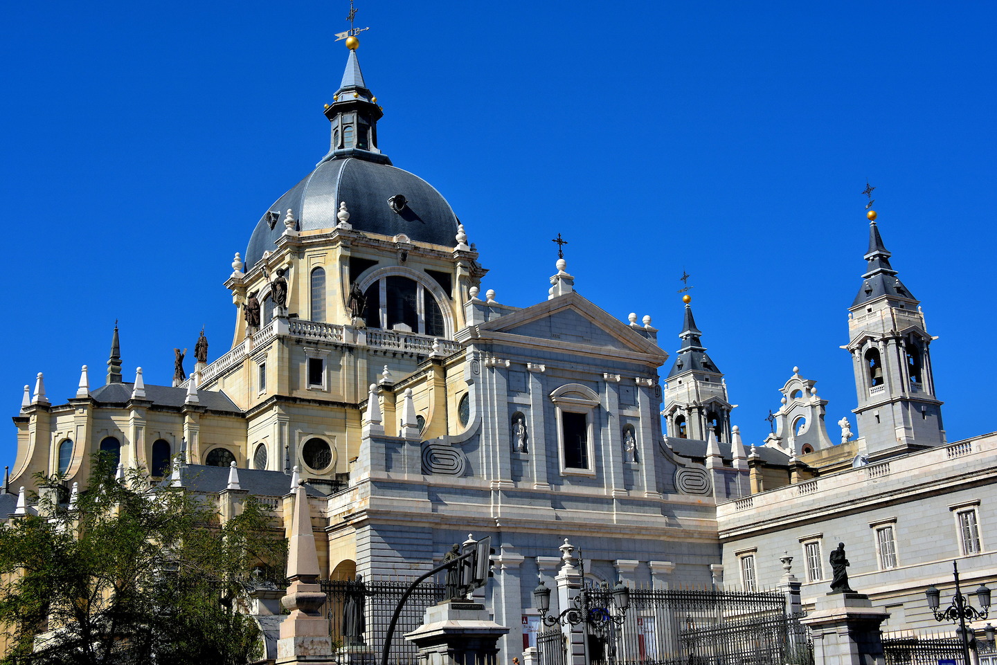 Almudena Cathedral Wallpapers