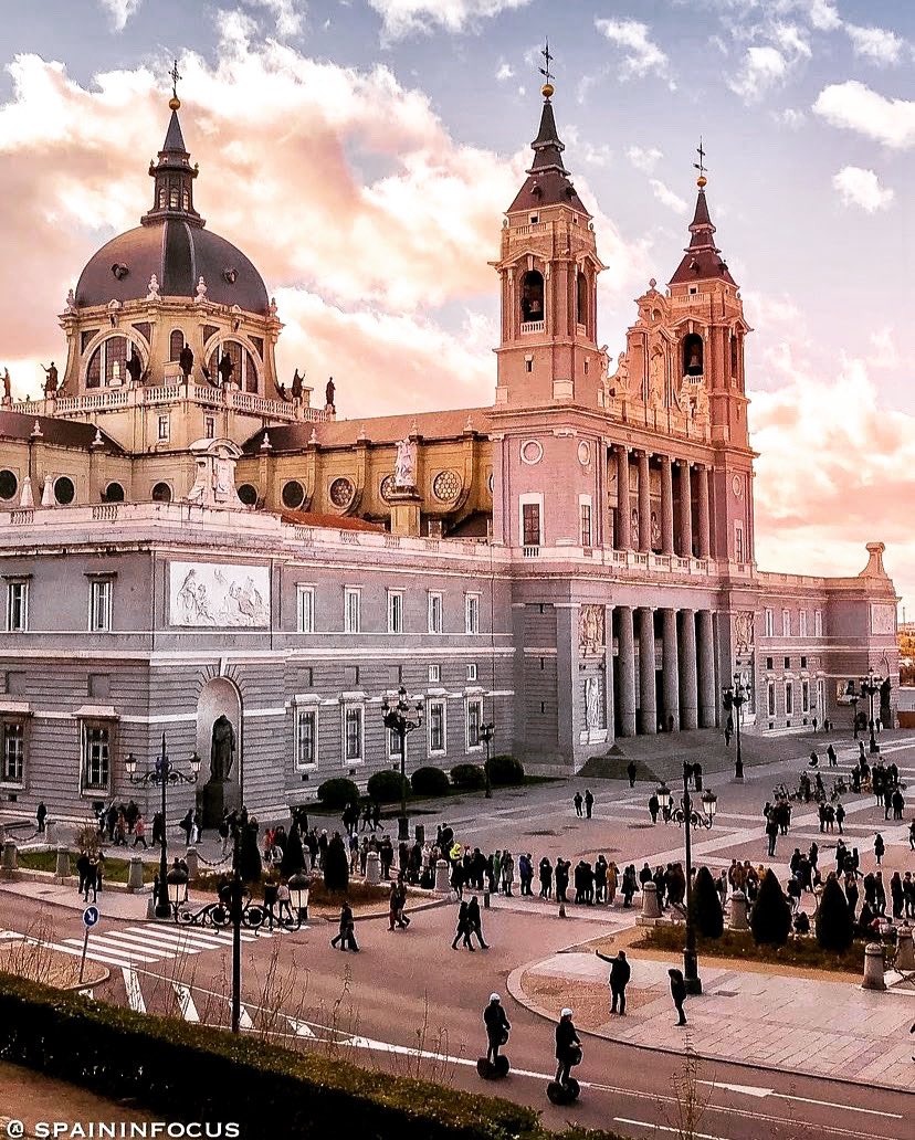 Almudena Cathedral Wallpapers